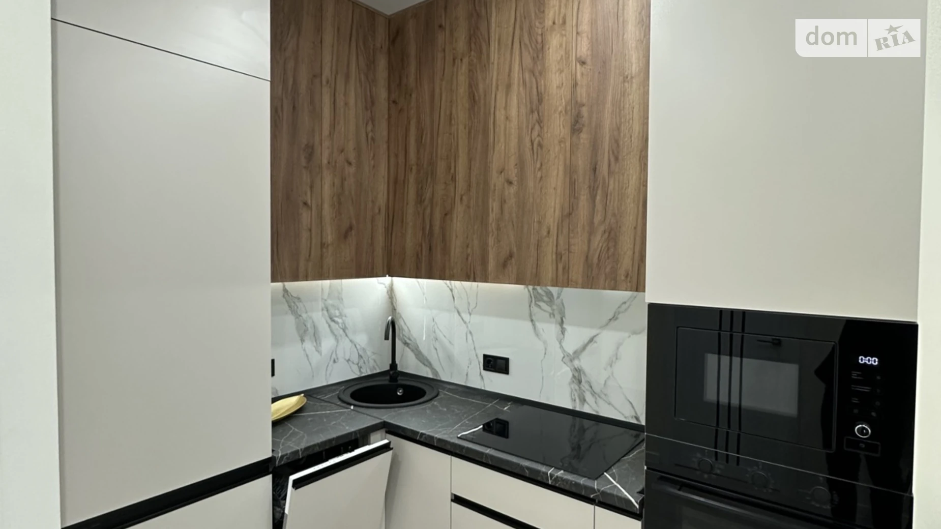 Продается 1-комнатная квартира 41 кв. м в Одессе, ул. Краснова, 3 корпус 67 - фото 2