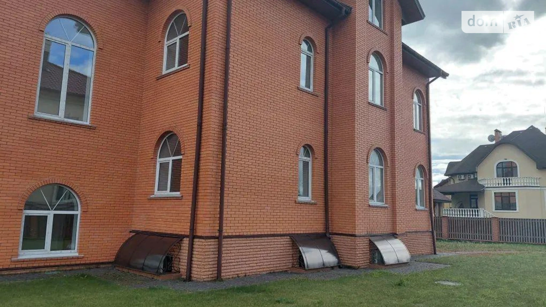 Продается дом на 3 этажа 586 кв. м с подвалом, цена: 640000 $ - фото 3