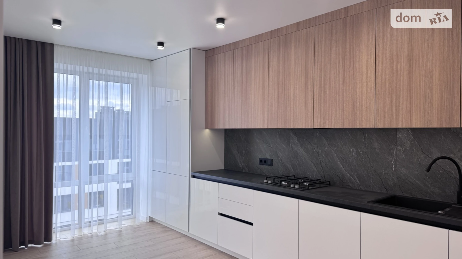 Продается 1-комнатная квартира 58.6 кв. м в Ровно, ул. Николая Боголюбова, 1 - фото 2