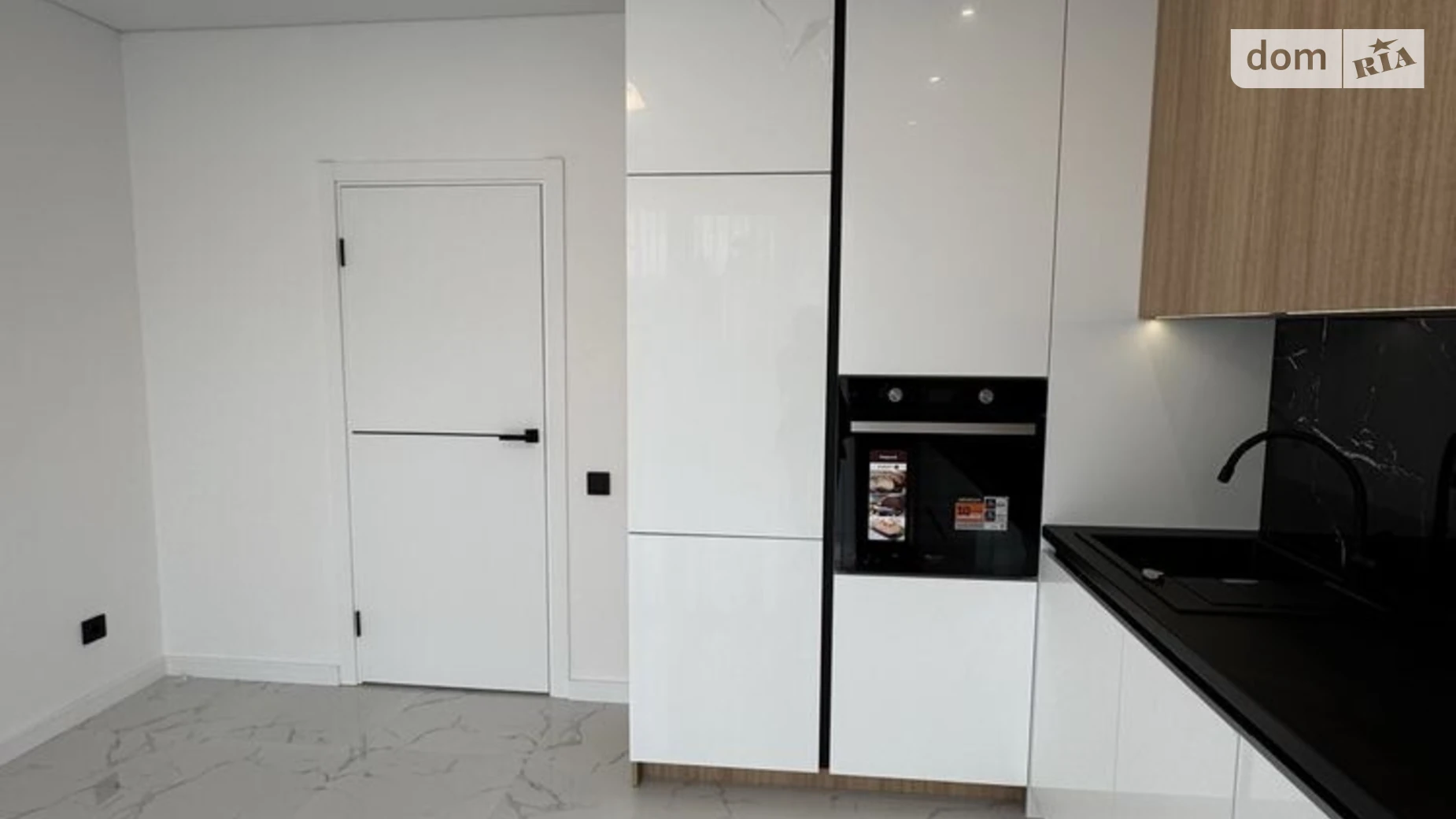 Продается 2-комнатная квартира 53 кв. м в Ровно, ул. Николая Боголюбова, 1 - фото 2