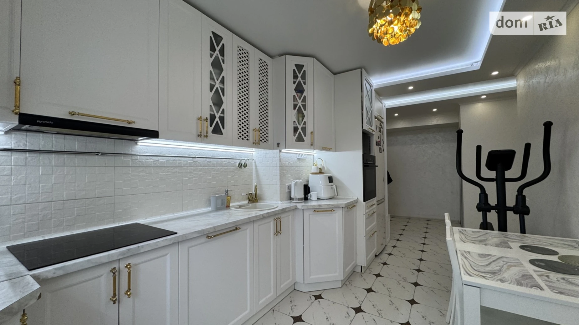 Продается 1-комнатная квартира 43 кв. м в Ровно, ул. Соборная - фото 2