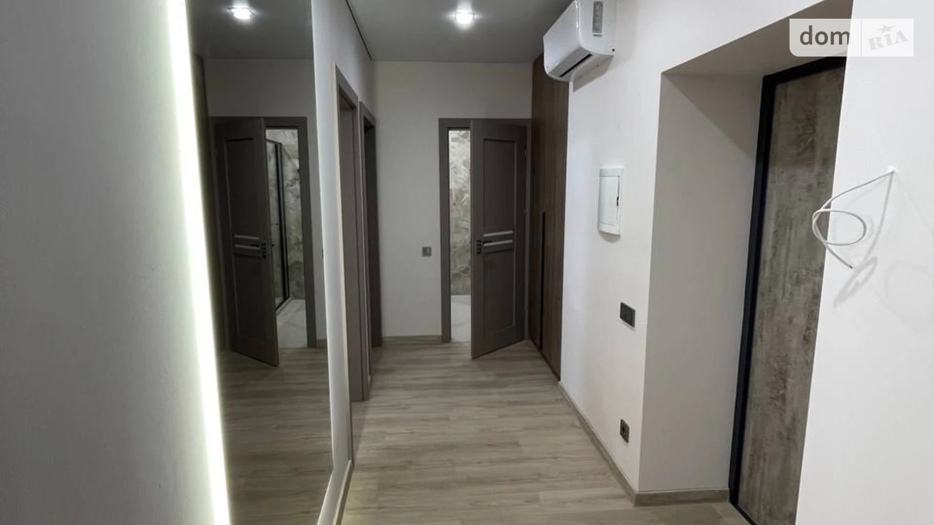 Продается 2-комнатная квартира 63.6 кв. м в Ивано-Франковске, ул. Приозерная, 38 - фото 2