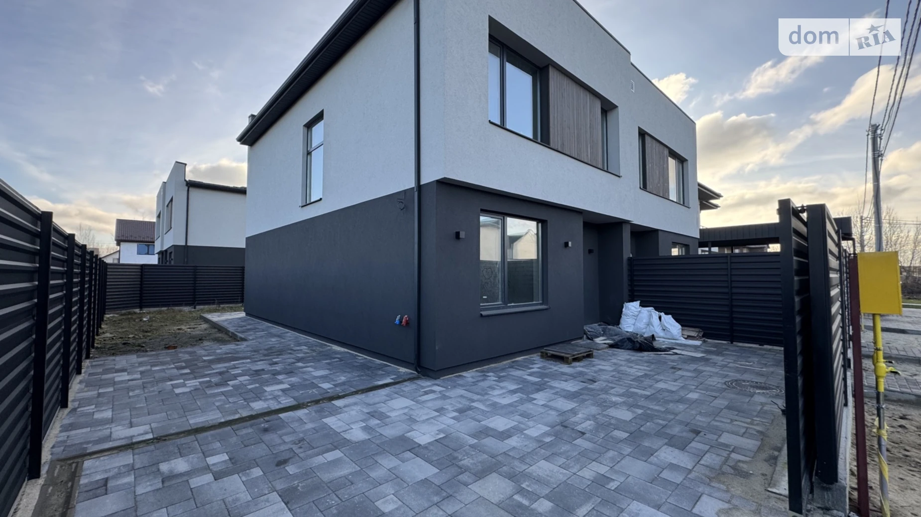 Продается дом на 2 этажа 115 кв. м с бассейном, цена: 180000 $ - фото 2