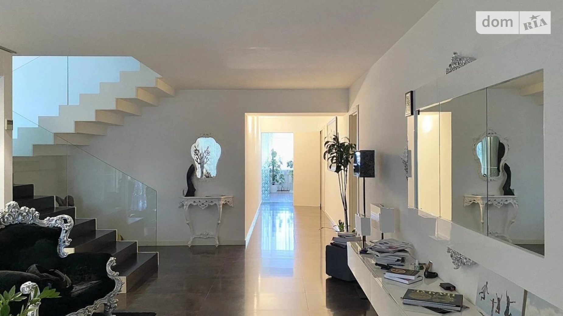 Продается дом на 3 этажа 867.8 кв. м с мебелью, цена: 1700000 $ - фото 2