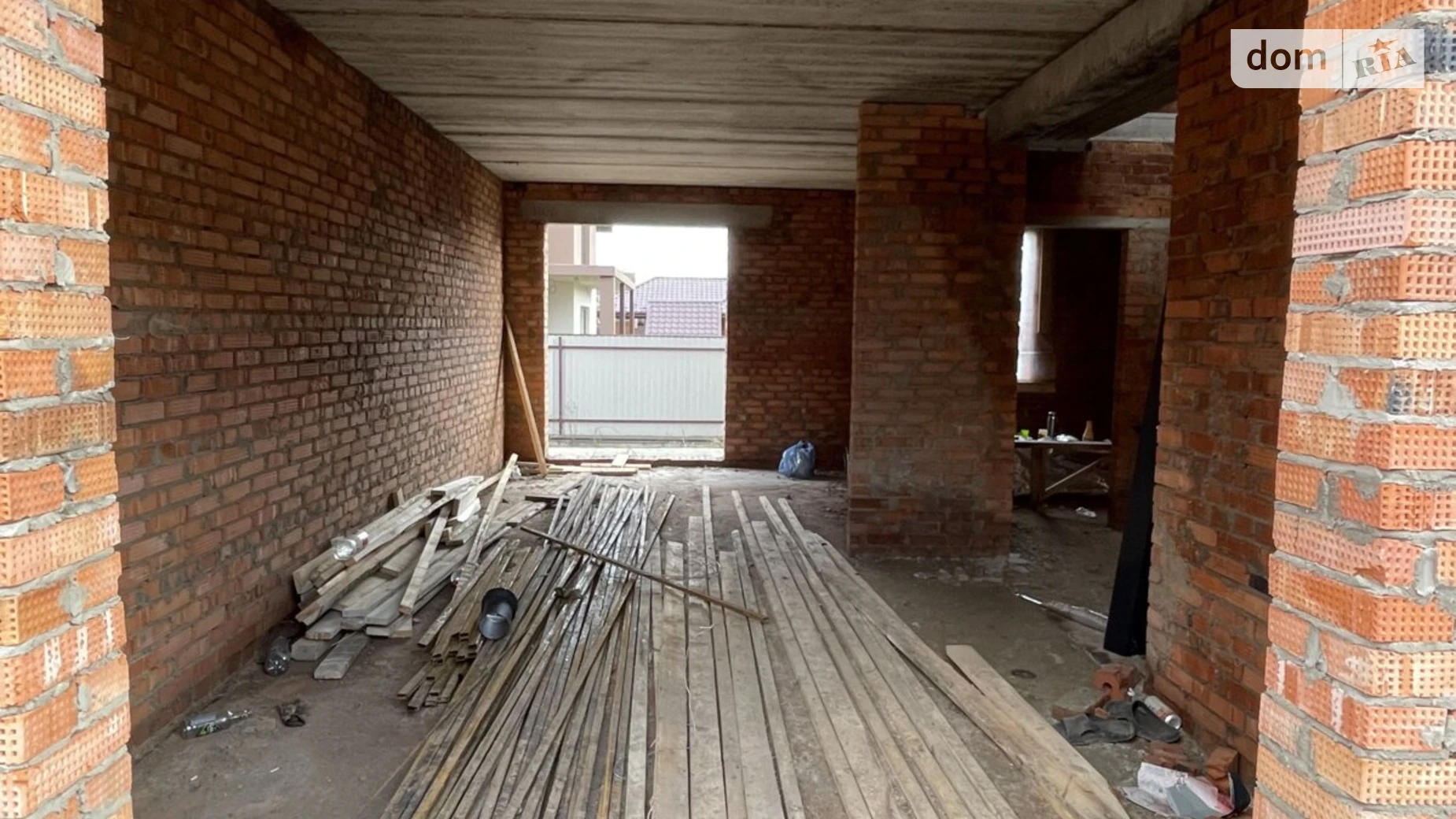 Продается дом на 2 этажа 95 кв. м с гаражом, цена: 87000 $ - фото 2