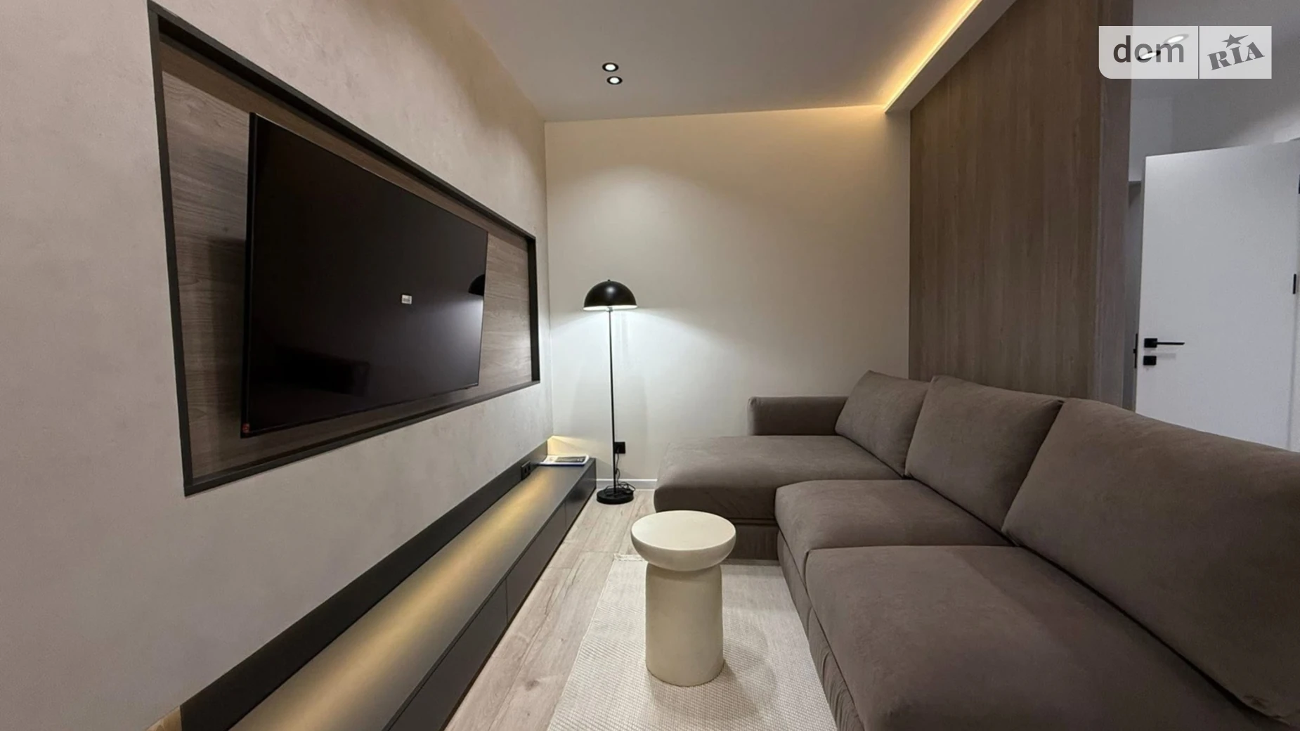 Продается 1-комнатная квартира 44 кв. м в Ивано-Франковске, ул. Высочана Семена, 18 корпус 15 - фото 2