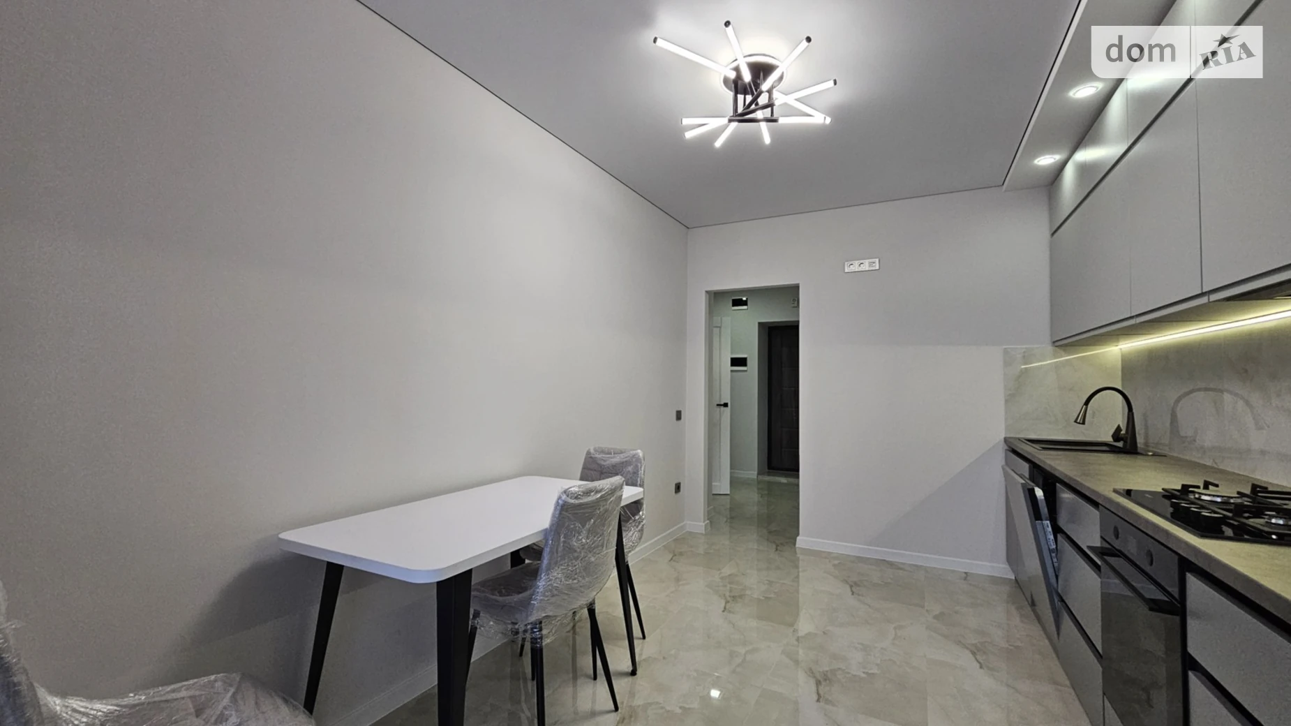 Продается 1-комнатная квартира 43 кв. м в Ивано-Франковске, ул. Княгинин, 44 корпус 37 - фото 2