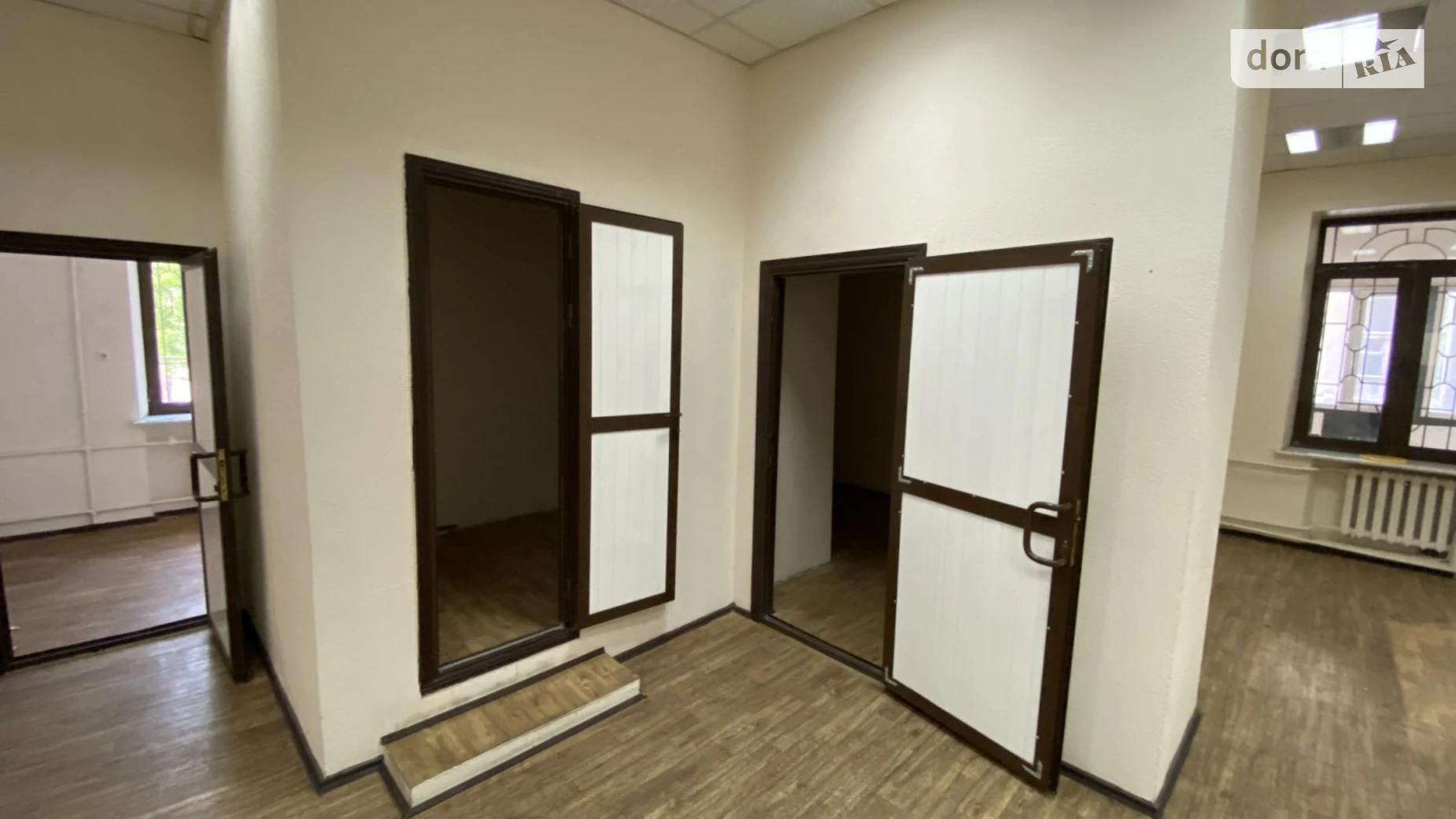 Продается офис 163.6 кв. м в бизнес-центре, цена: 177650 $ - фото 5