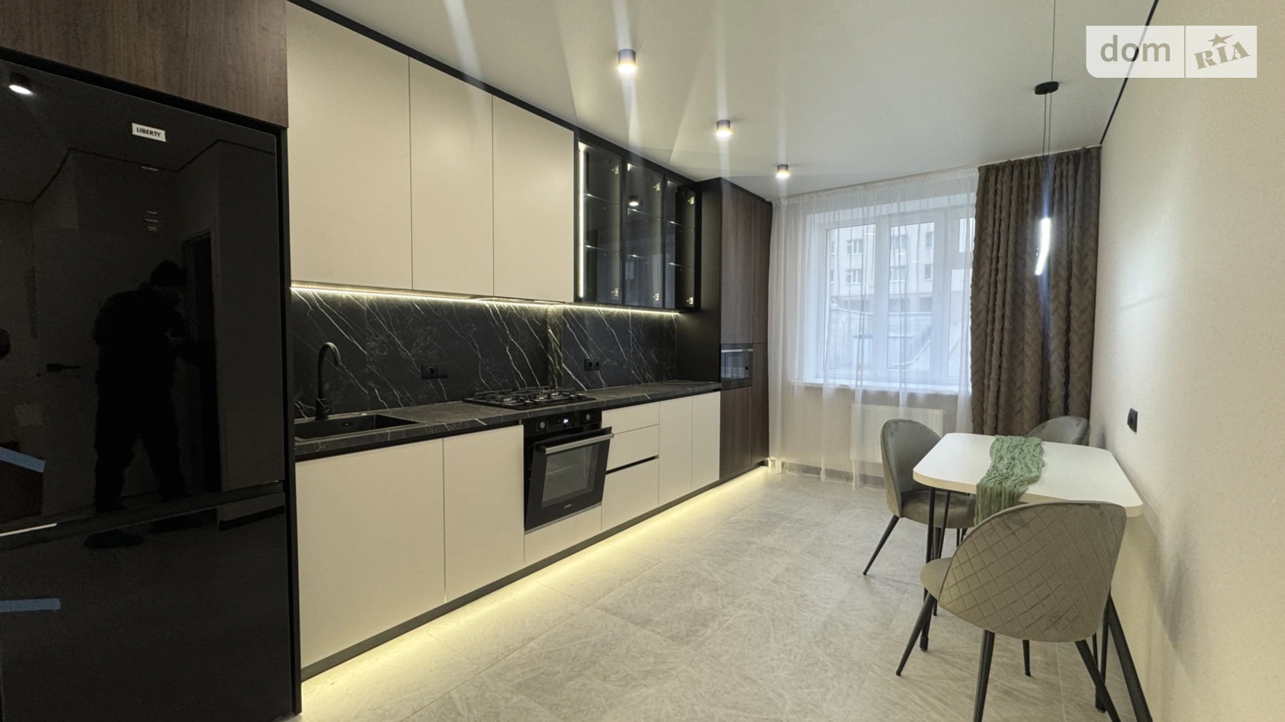 Продается 1-комнатная квартира 43 кв. м в, цена: 69000 $ - фото 2