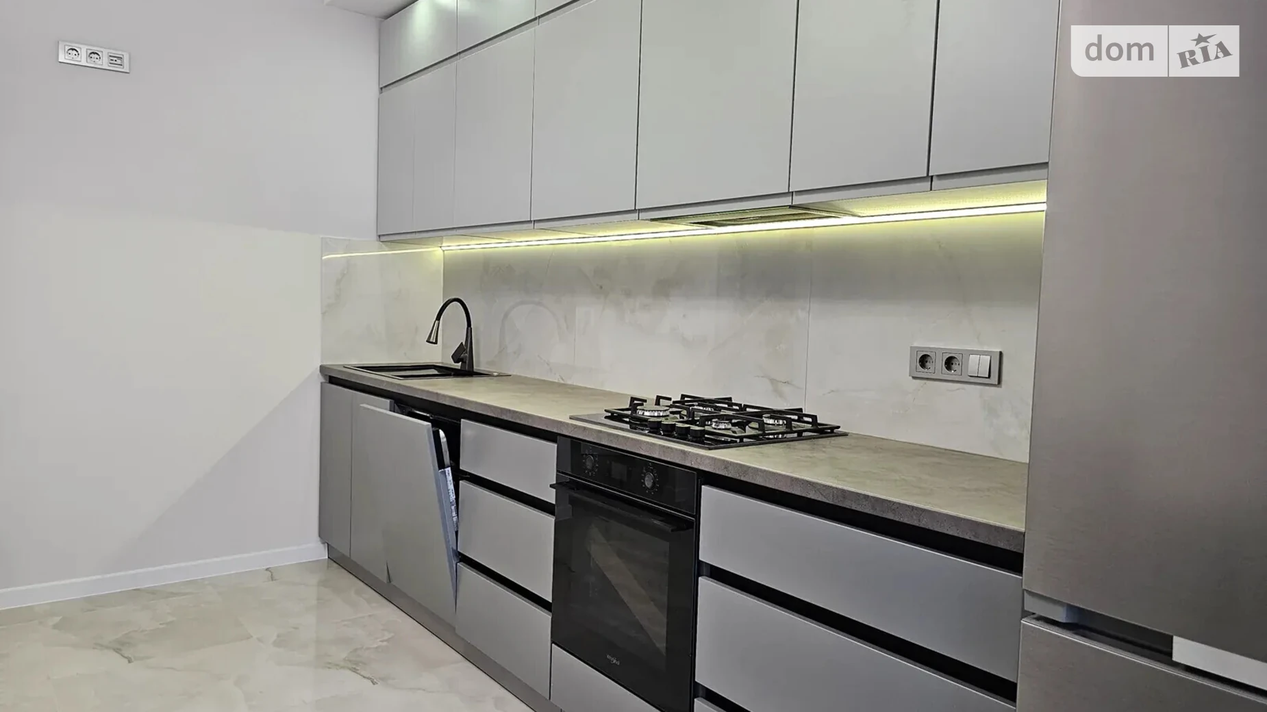 Продается 1-комнатная квартира 43 кв. м в Ивано-Франковске, ул. Княгинин, 44 - фото 2