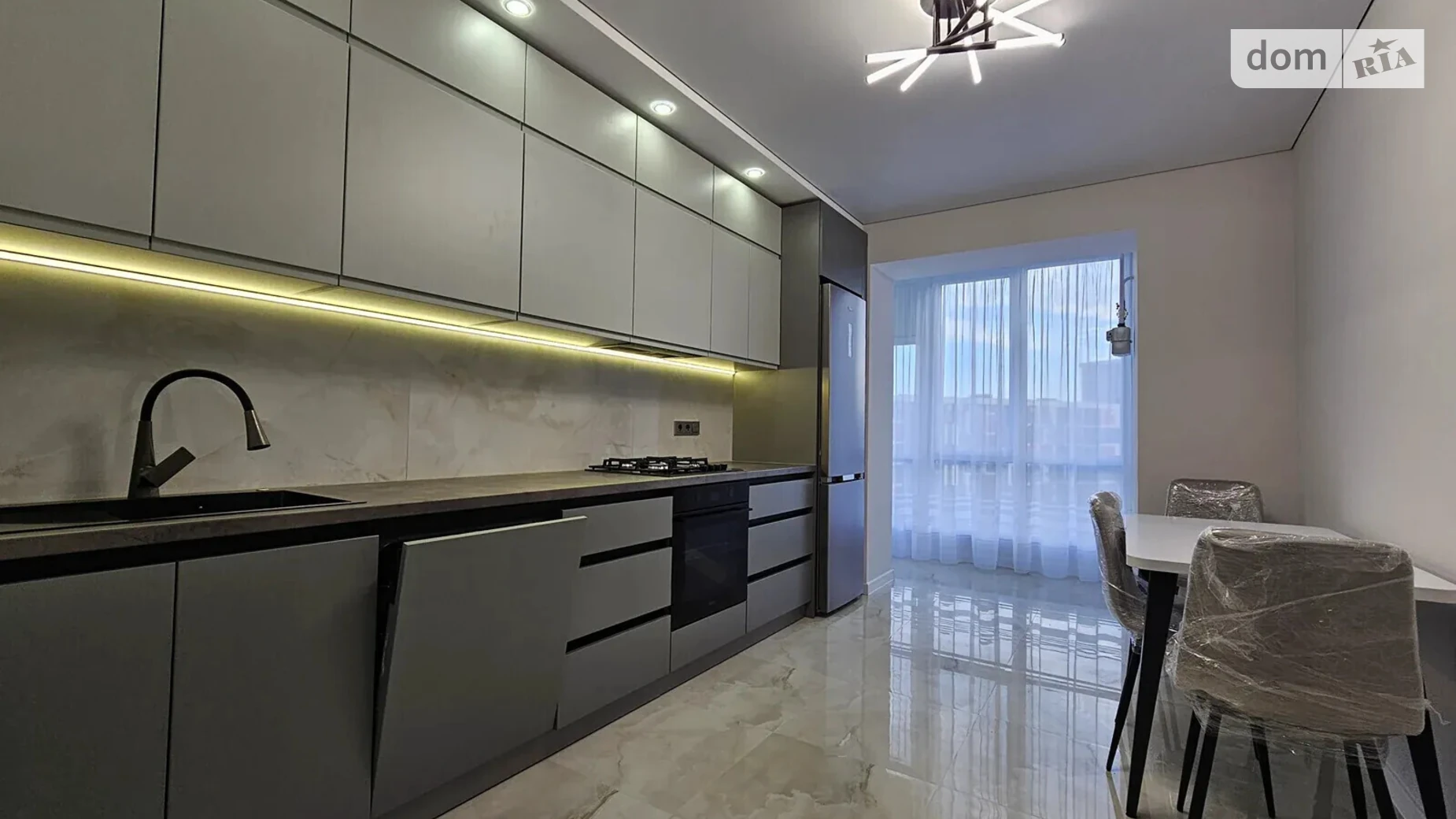 Продается 1-комнатная квартира 43 кв. м в Ивано-Франковске, ул. Княгинин, 44 - фото 3