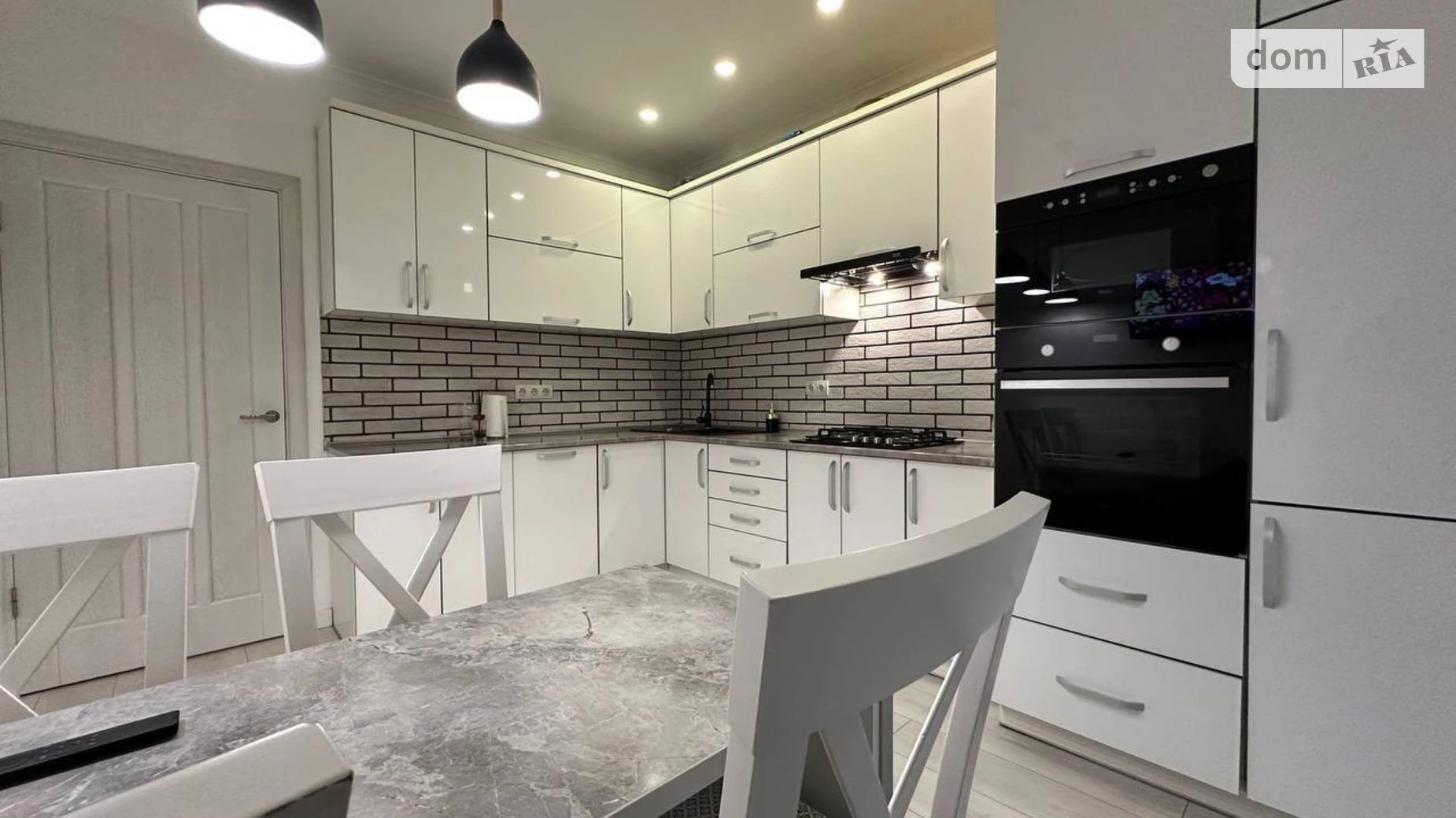 Продается 2-комнатная квартира 59.4 кв. м в Ивано-Франковске, ул. Длинная, 20В - фото 2