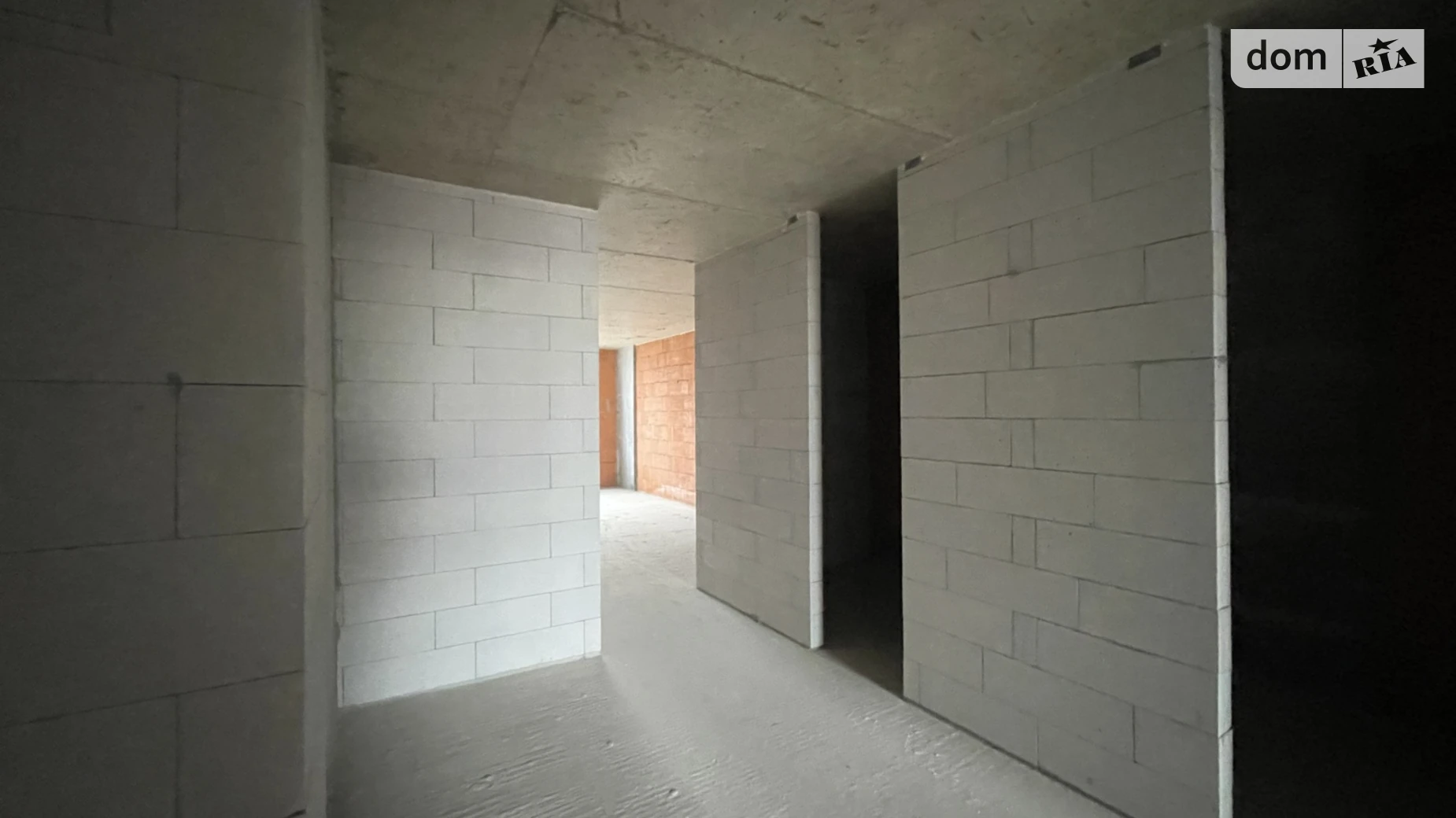 Продается 2-комнатная квартира 72 кв. м в Ивано-Франковске, ул. Независимости, 136 - фото 2