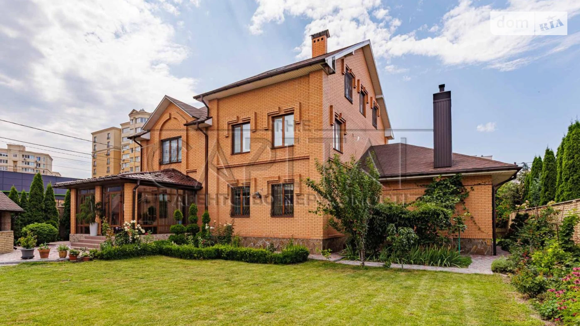 Продается дом на 3 этажа 423.6 кв. м с балконом, цена: 910000 $ - фото 2