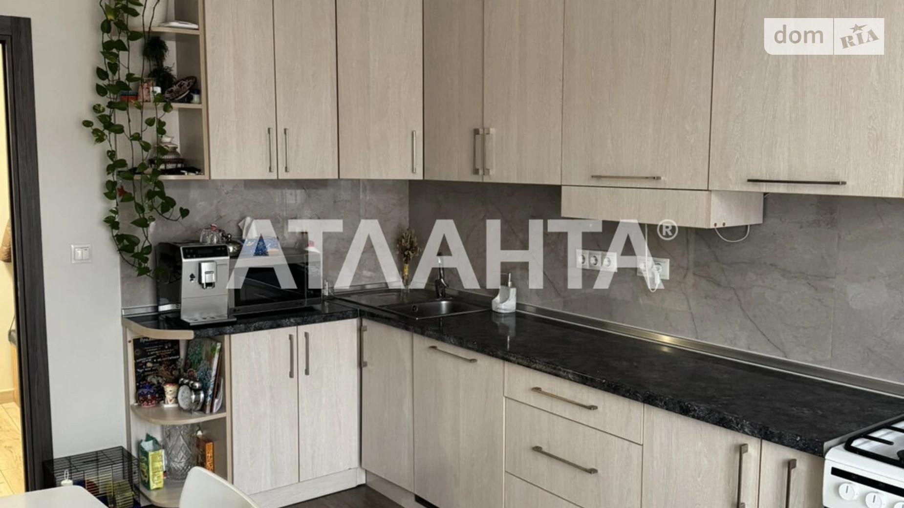 Продается 2-комнатная квартира 73 кв. м в Ужгороде, ул. Тлехаса - фото 2