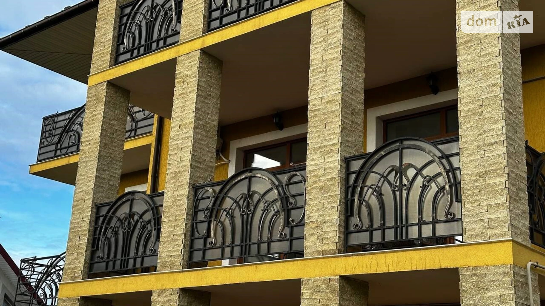 Продается дом на 3 этажа 257 кв. м с бассейном, цена: 265000 $ - фото 3