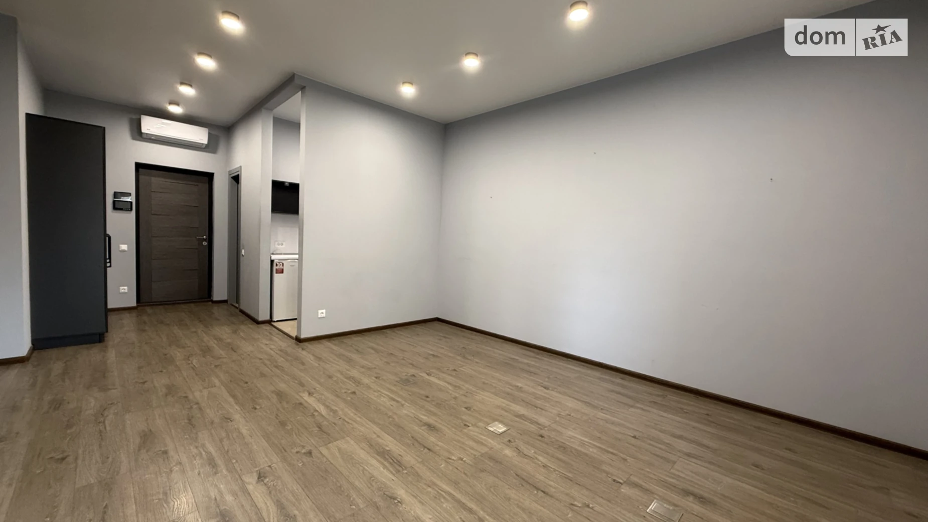 Сдается в аренду офис 52 кв. м в бизнес-центре, цена: 400 $ - фото 2