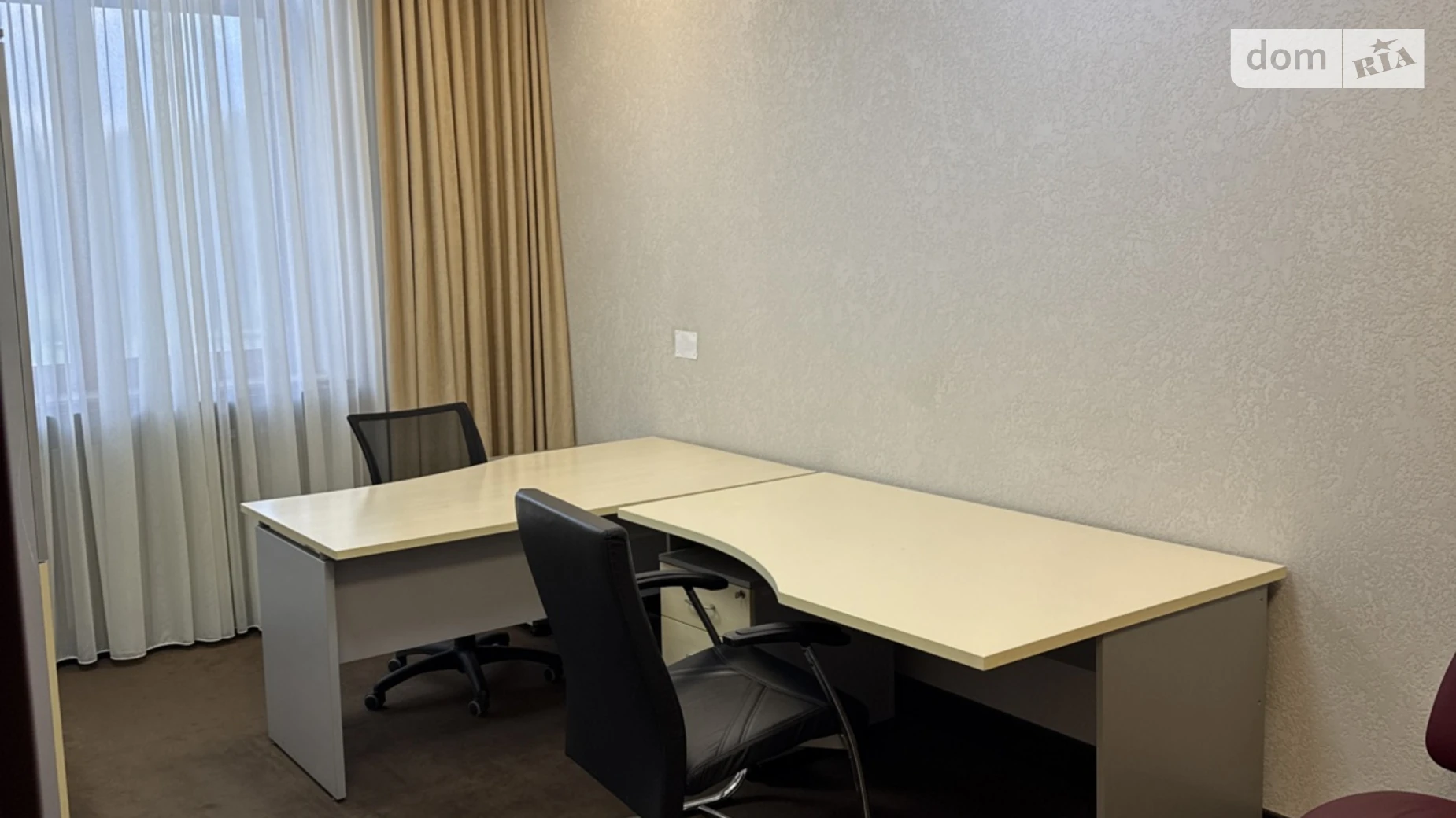 Сдается в аренду офис 65 кв. м в бизнес-центре, цена: 800 $ - фото 2