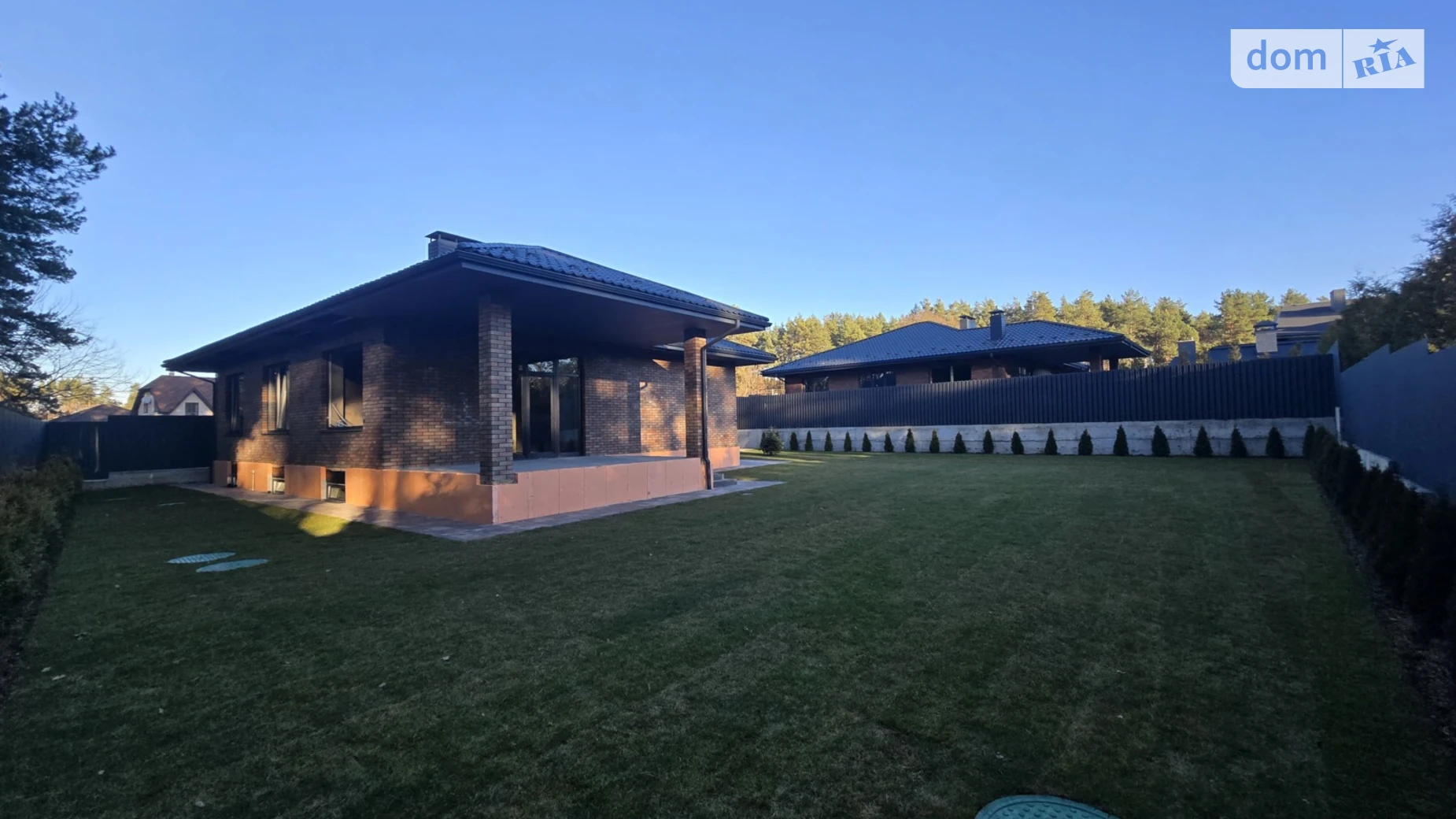 Продается дом на 2 этажа 266 кв. м с камином, цена: 290000 $ - фото 2