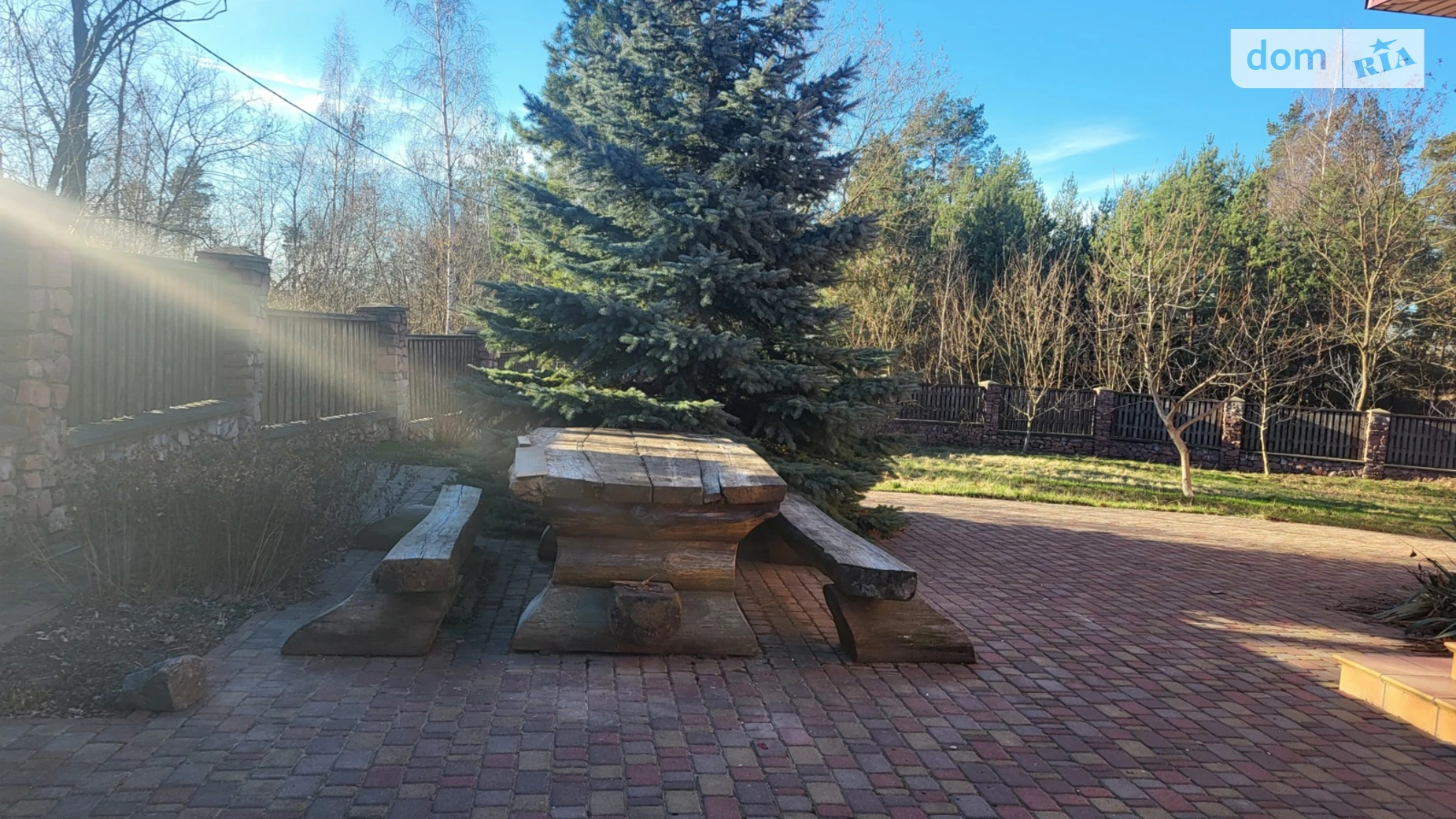 Продается дом на 2 этажа 225.7 кв. м с участком, цена: 329000 € - фото 2