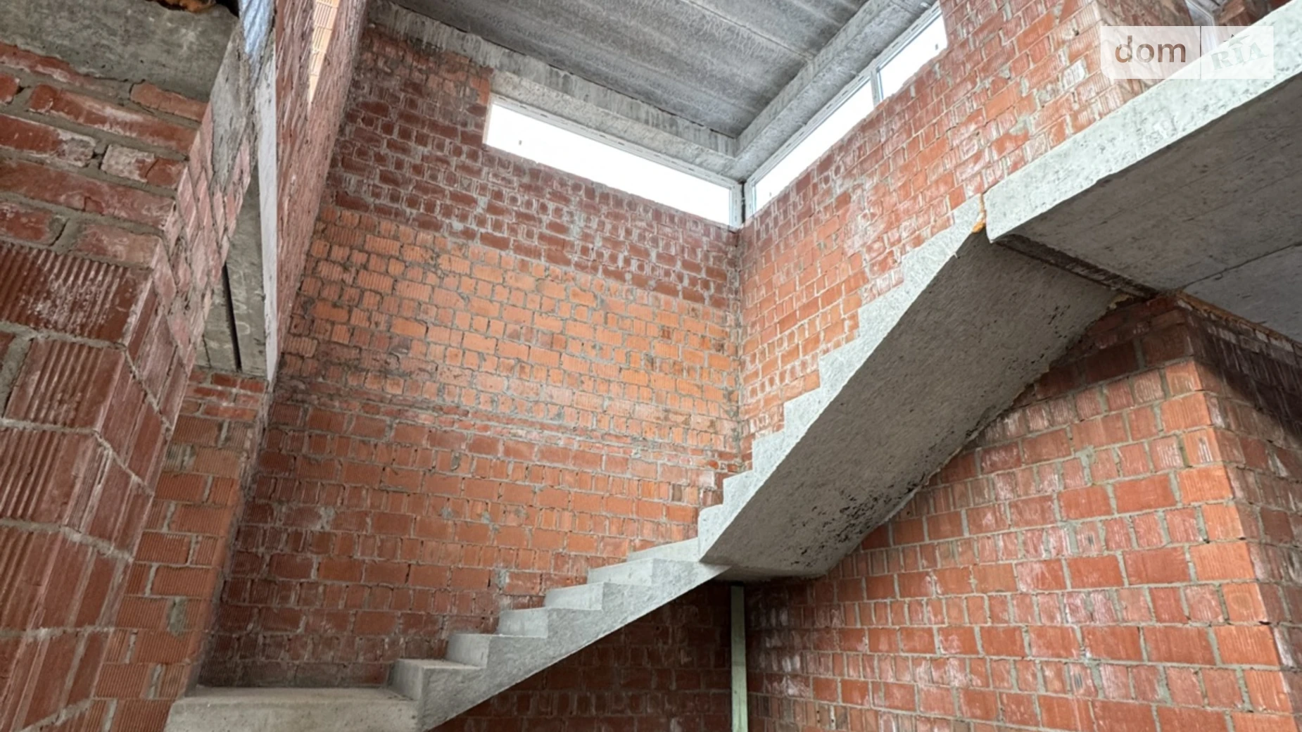 Продается дом на 2 этажа 210 кв. м с камином, цена: 345000 $ - фото 4