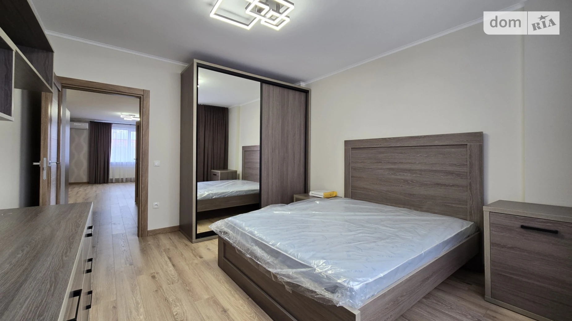 Сдается в аренду 2-комнатная квартира 72 кв. м в, цена: 700 $ - фото 2