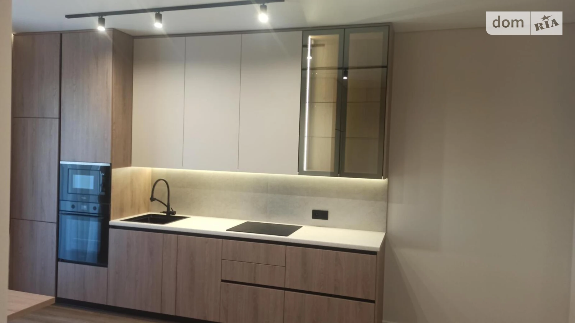 Продается 1-комнатная квартира 42 кв. м в Ужгороде, ул. Новака, 54 - фото 2