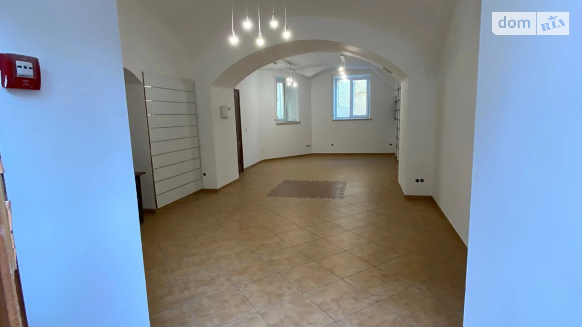 Продается помещения свободного назначения 48.2 кв. м в 3-этажном здании, цена: 85000 $ - фото 2