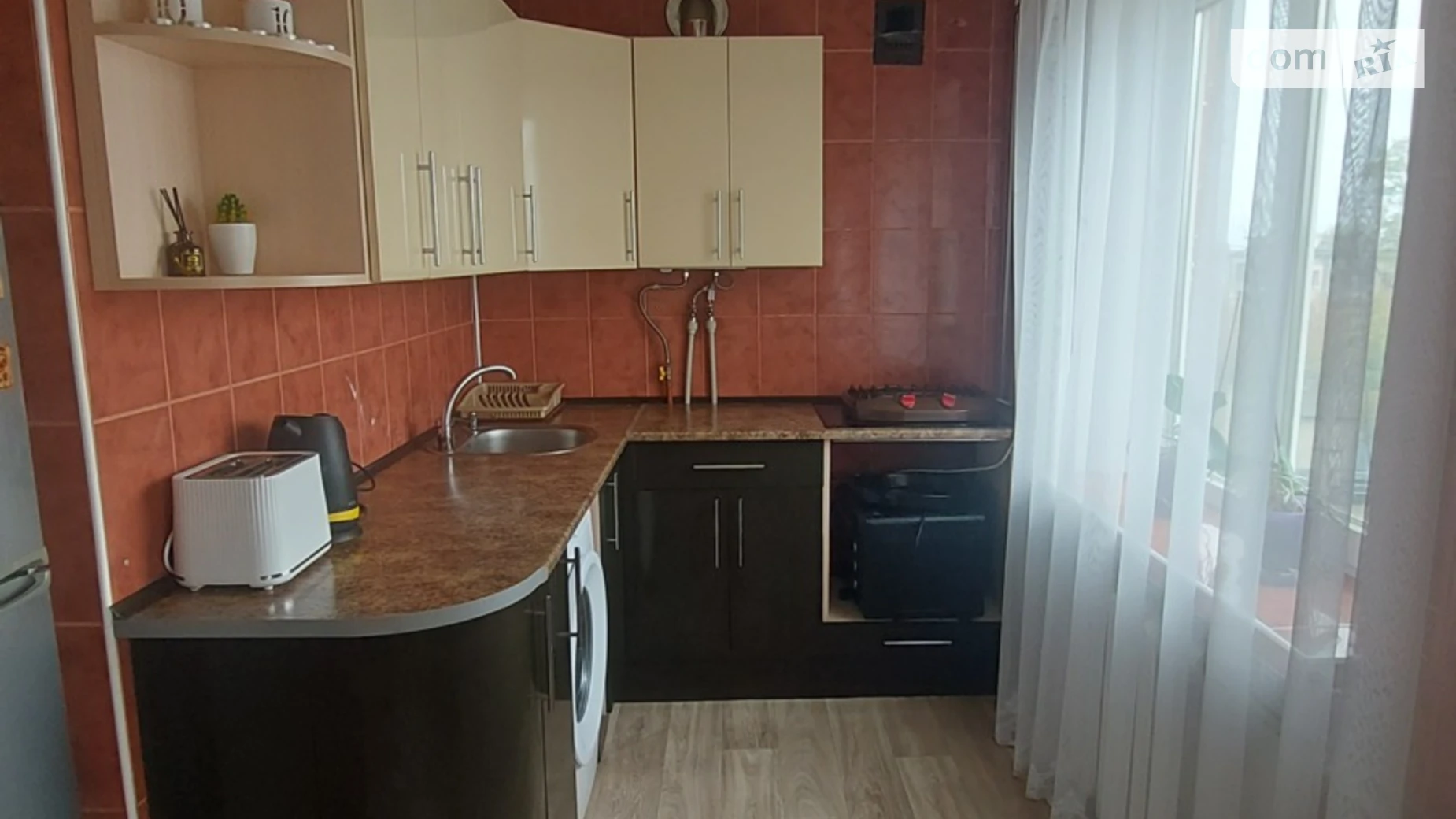 Продается 4-комнатная квартира 67.2 кв. м в Каменском, ул. Хмельницкого, 19 - фото 2