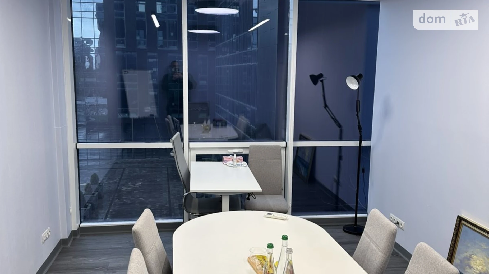 Сдается в аренду офис 47.8 кв. м в бизнес-центре, цена: 1291 $ - фото 2