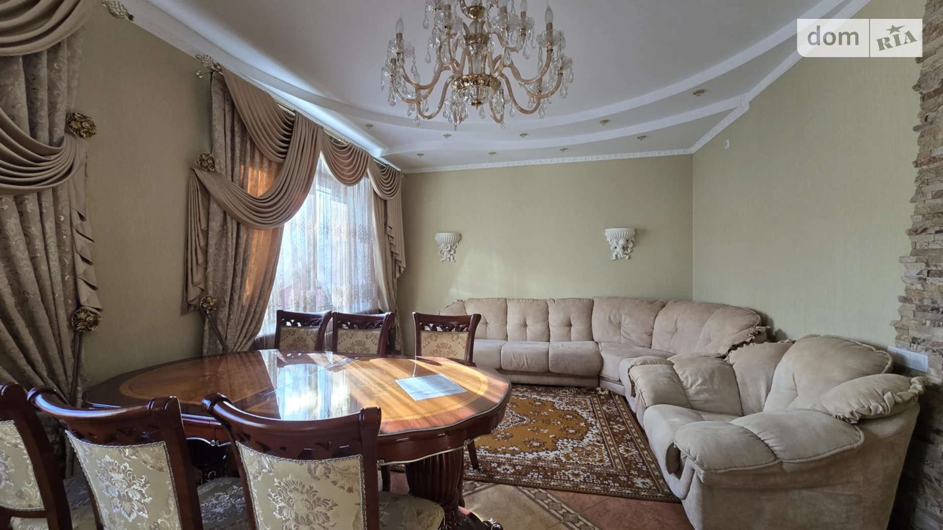 Продается дом на 2 этажа 220 кв. м с бассейном, цена: 320000 $ - фото 2