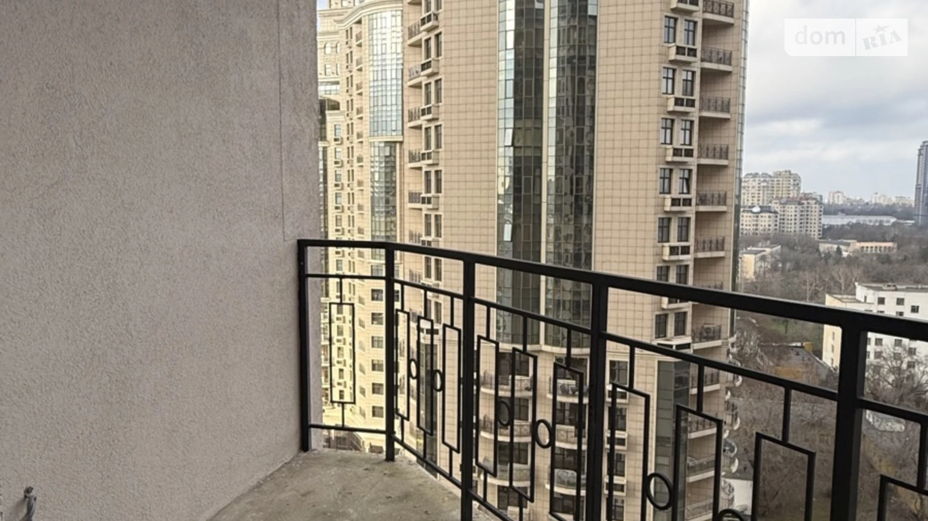 Продается 1-комнатная квартира 55 кв. м в Одессе, ул. Генуэзская, 1Е - фото 2