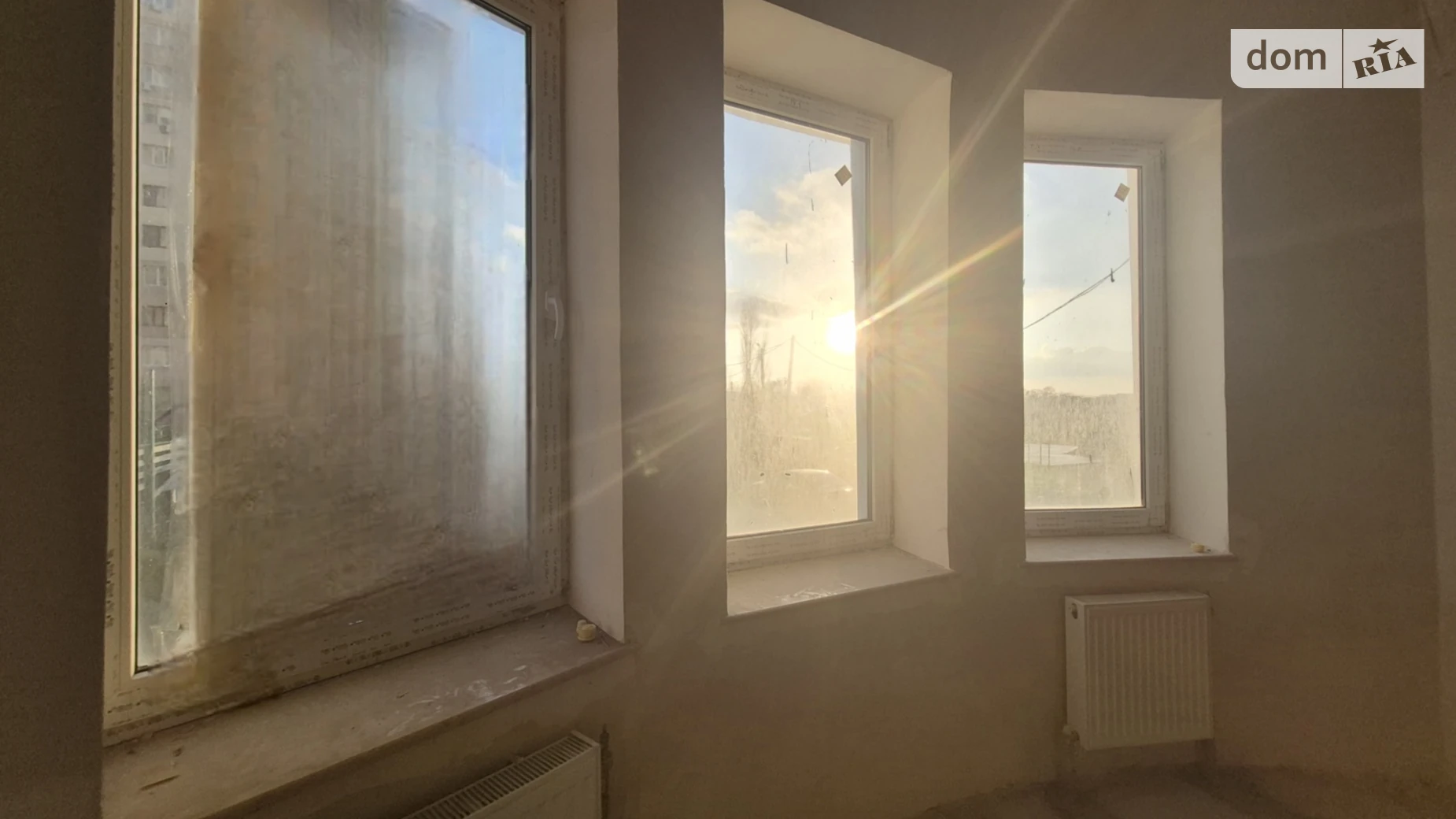 Продается 1-комнатная квартира 57 кв. м в Черноморске, ул. Парусная - фото 2