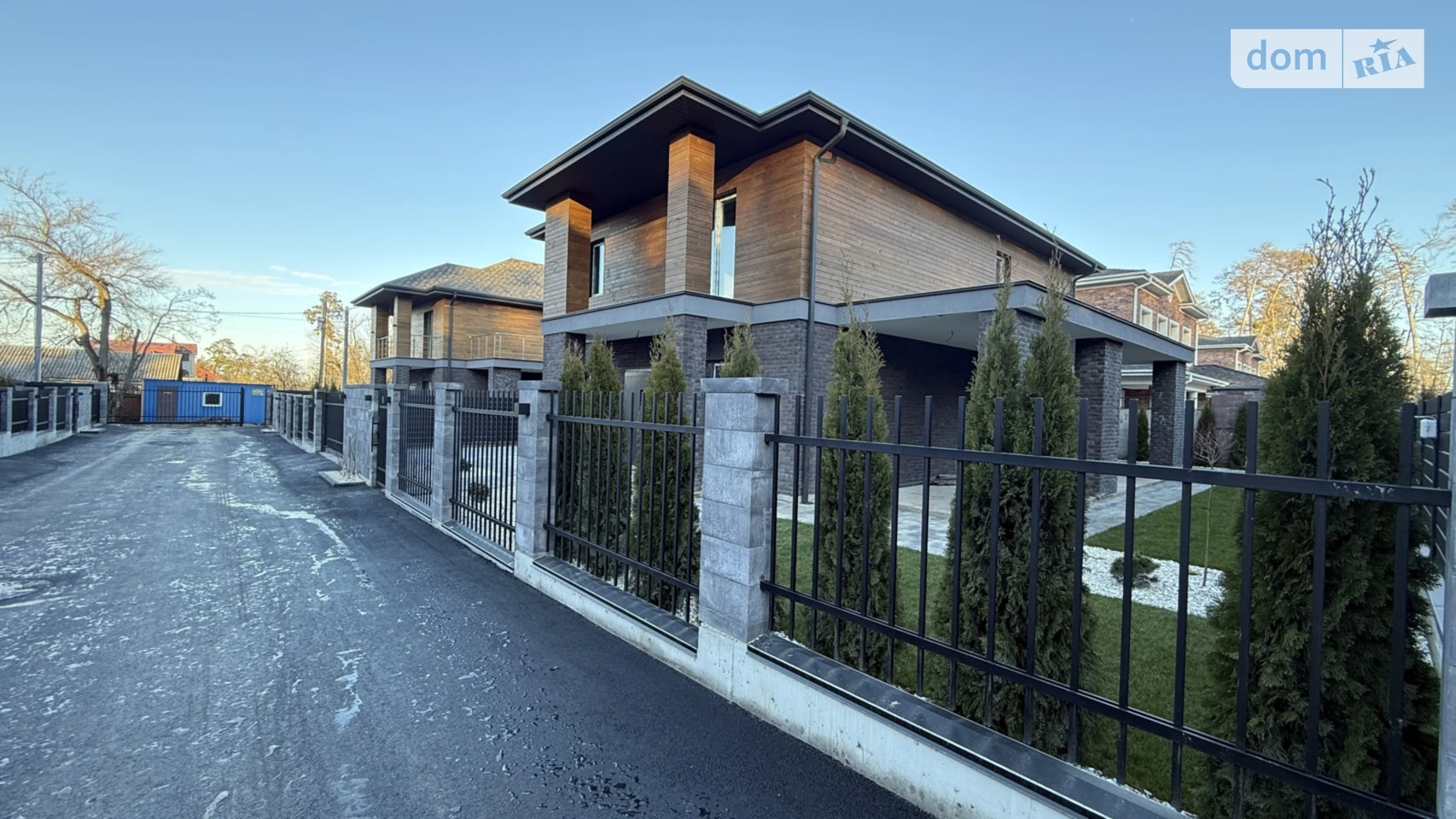 Продается дом на 2 этажа 250 кв. м с участком, цена: 320000 $ - фото 2