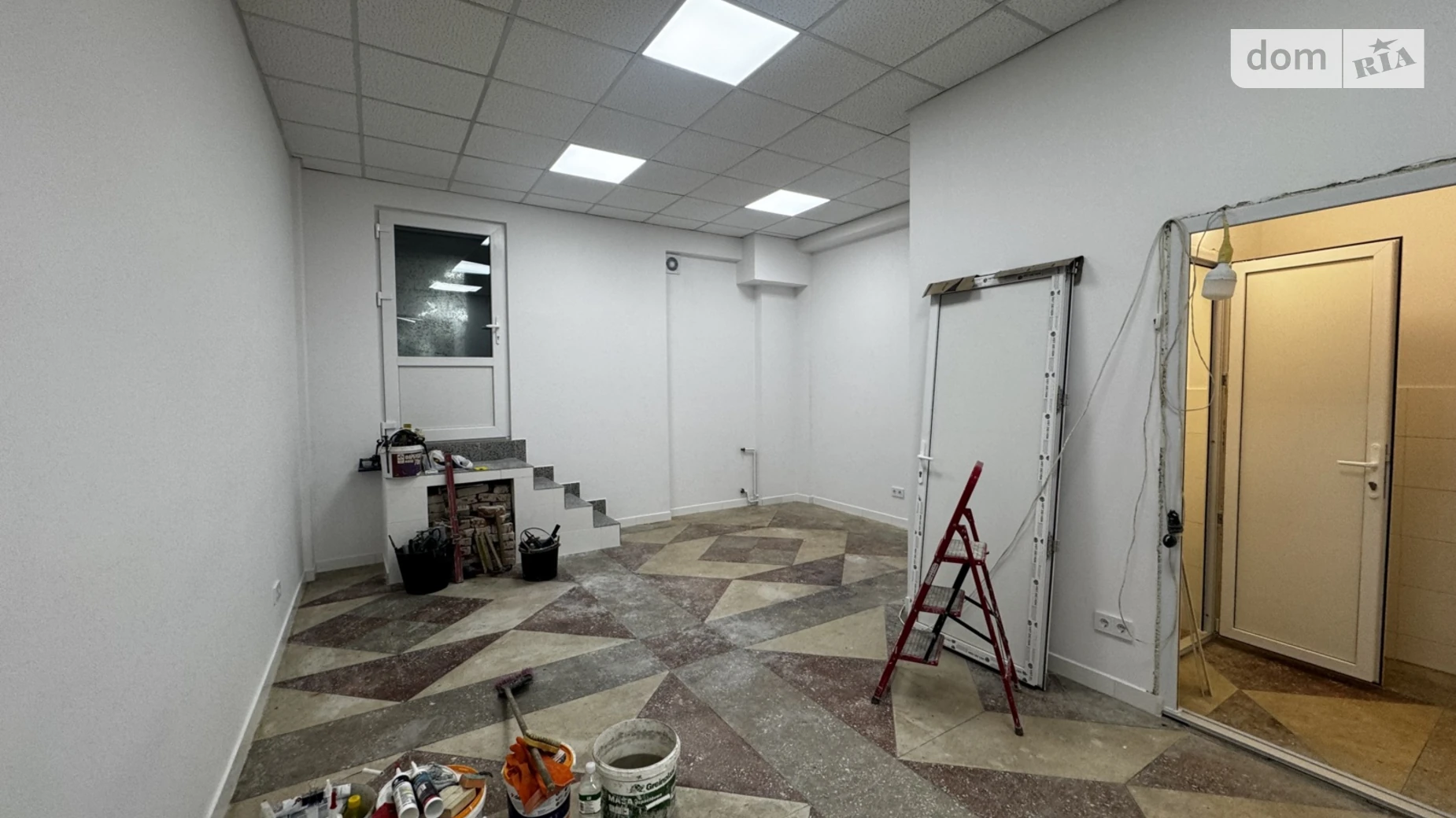 Сдается в аренду помещения свободного назначения 75 кв. м в 5-этажном здании, цена: 38000 грн - фото 4
