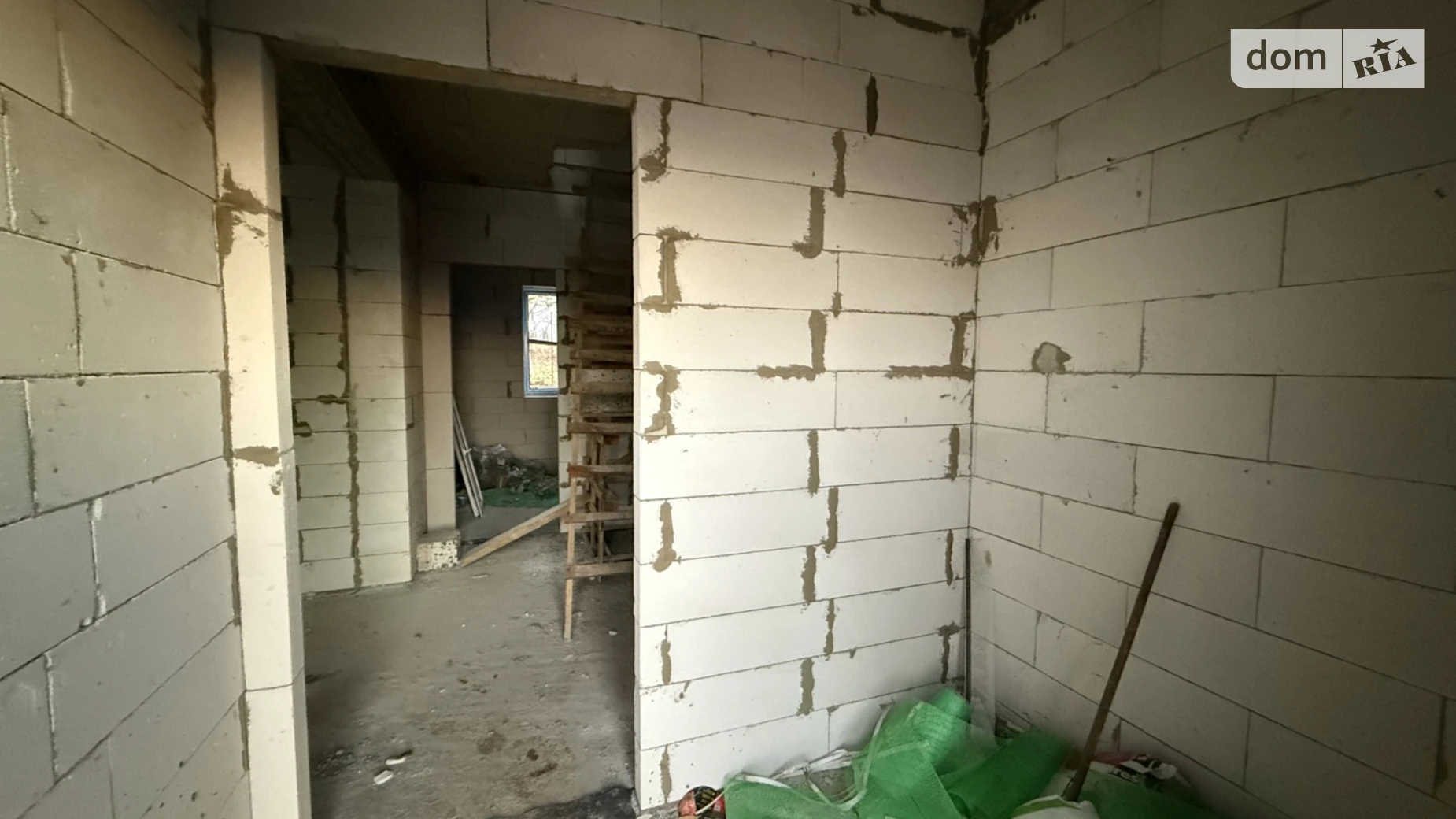 Продается дом на 2 этажа 100 кв. м с камином, цена: 67900 $ - фото 2