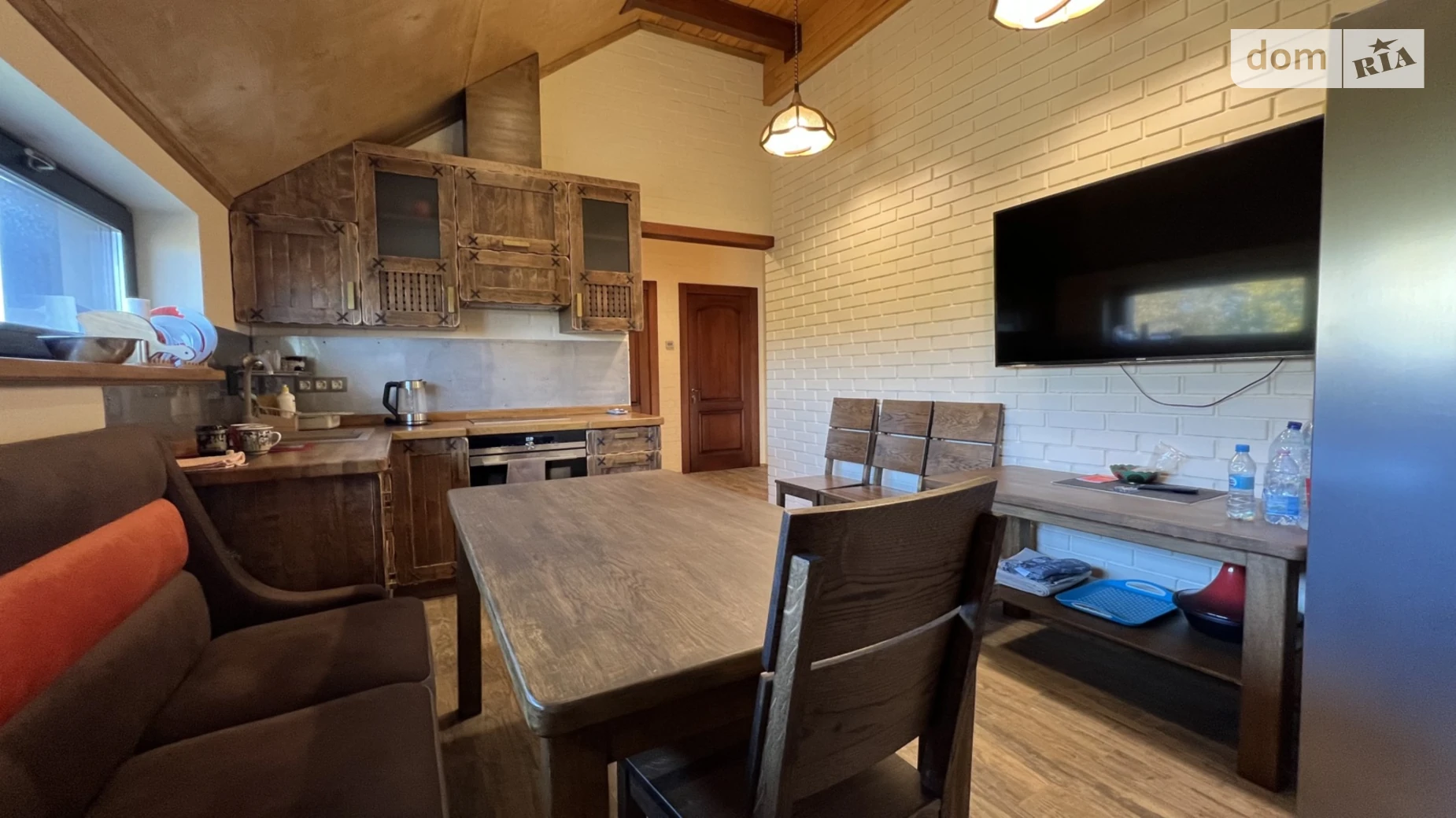 Сдается в аренду дом на 2 этажа 220 кв. м с камином, цена: 1400 $ - фото 2