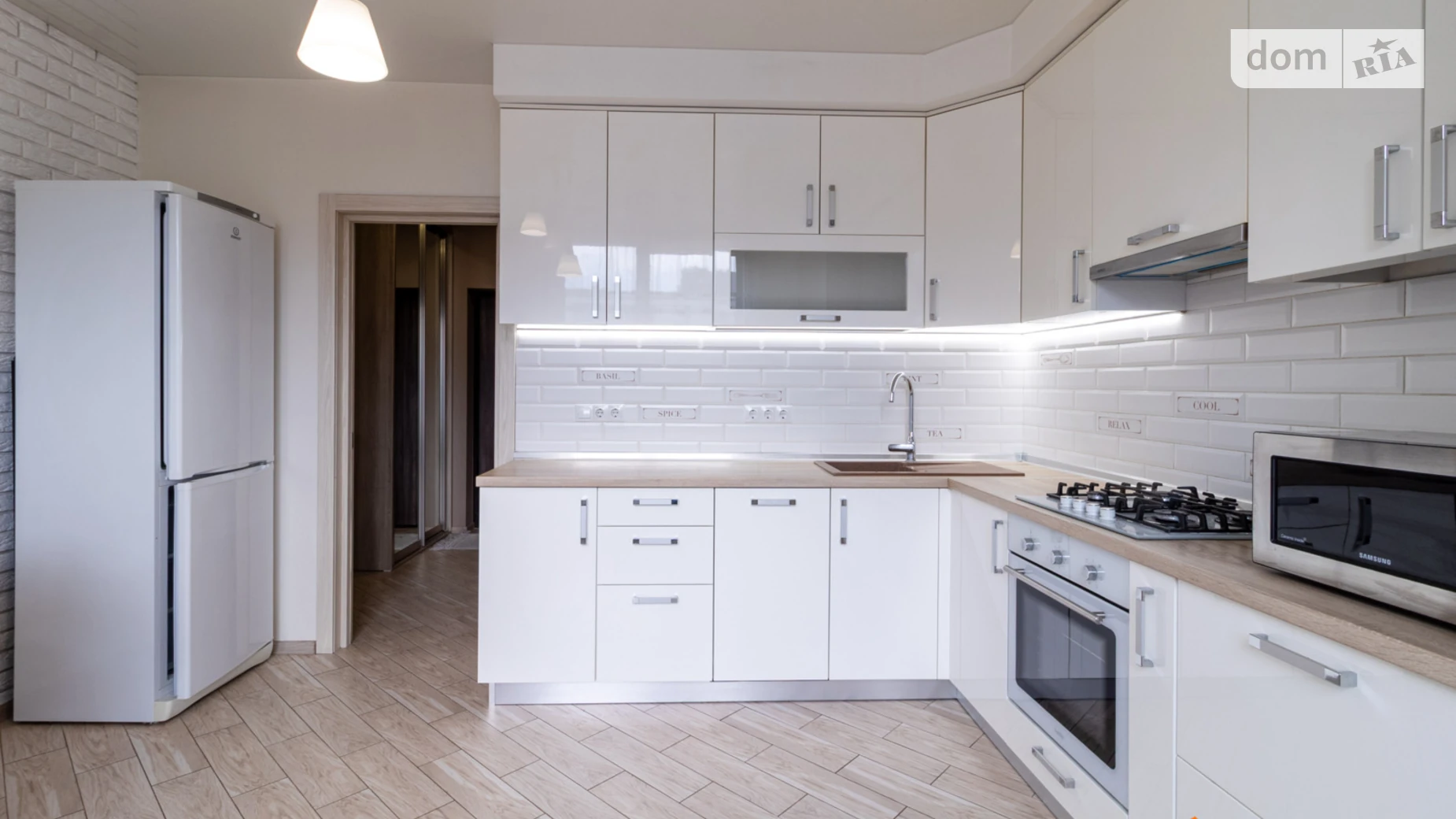 Продается 1-комнатная квартира 40.5 кв. м в Киеве, ул. Практичная, 3 - фото 2