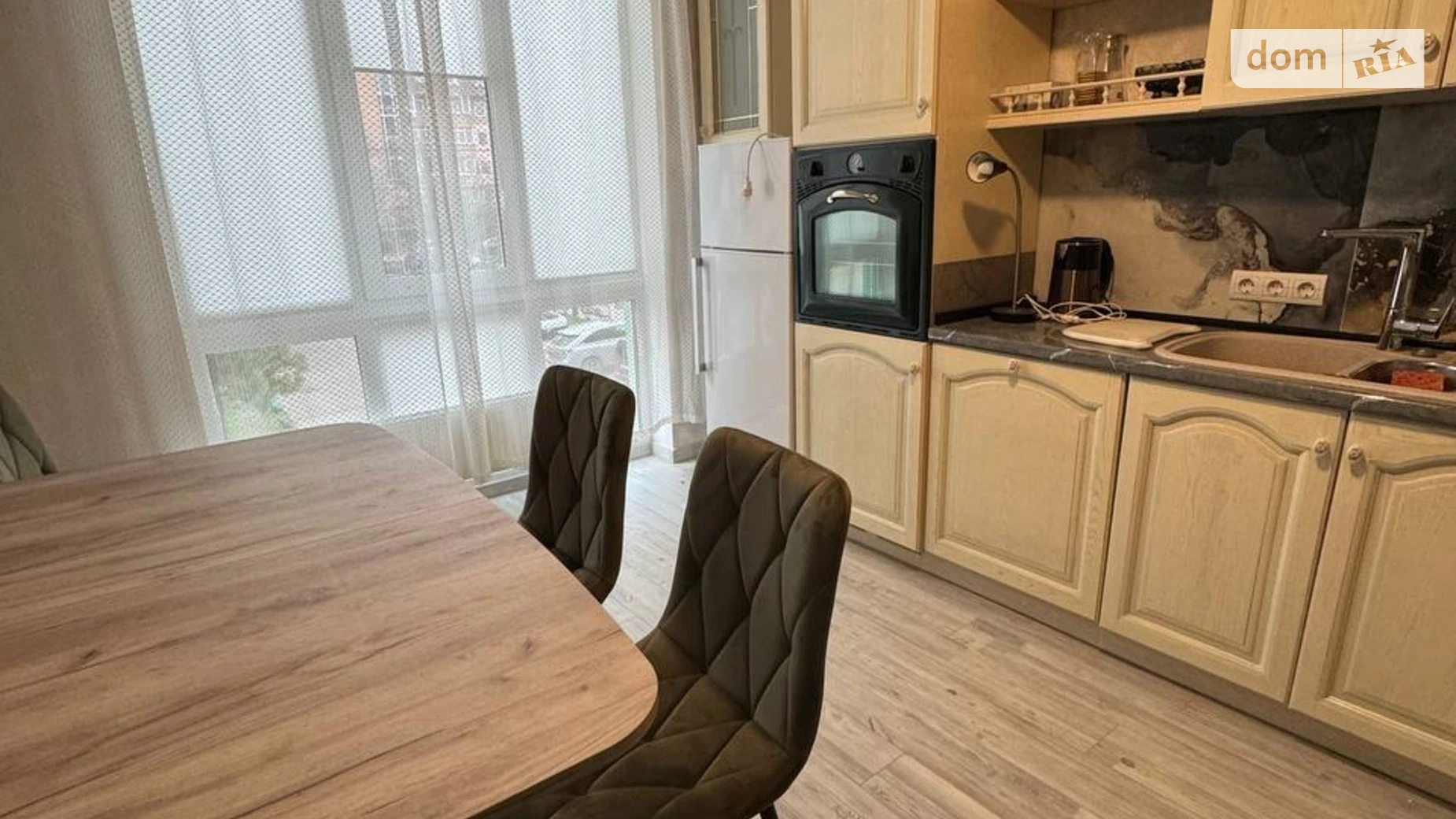 Сдается в аренду 1-комнатная квартира 45 кв. м в Черноморске, ул. Парусная, 1 - фото 2