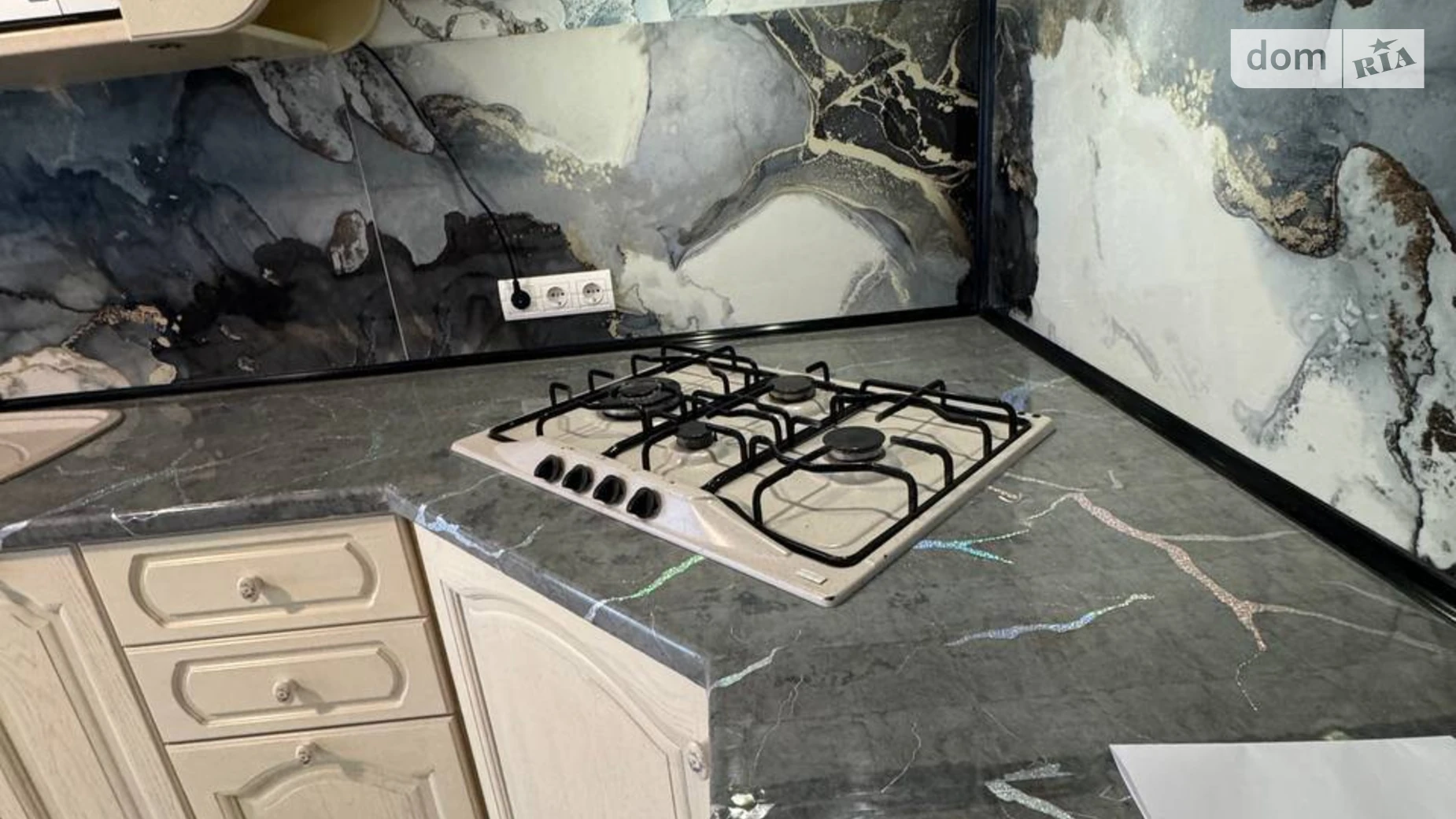 Сдается в аренду 1-комнатная квартира 45 кв. м в Черноморске, ул. Парусная, 1 - фото 3