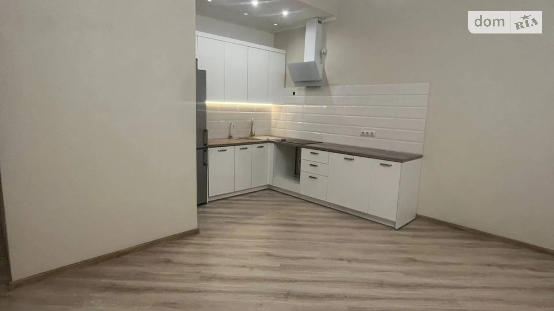 Продается офис 190 кв. м в бизнес-центре, цена: 200000 $ - фото 5