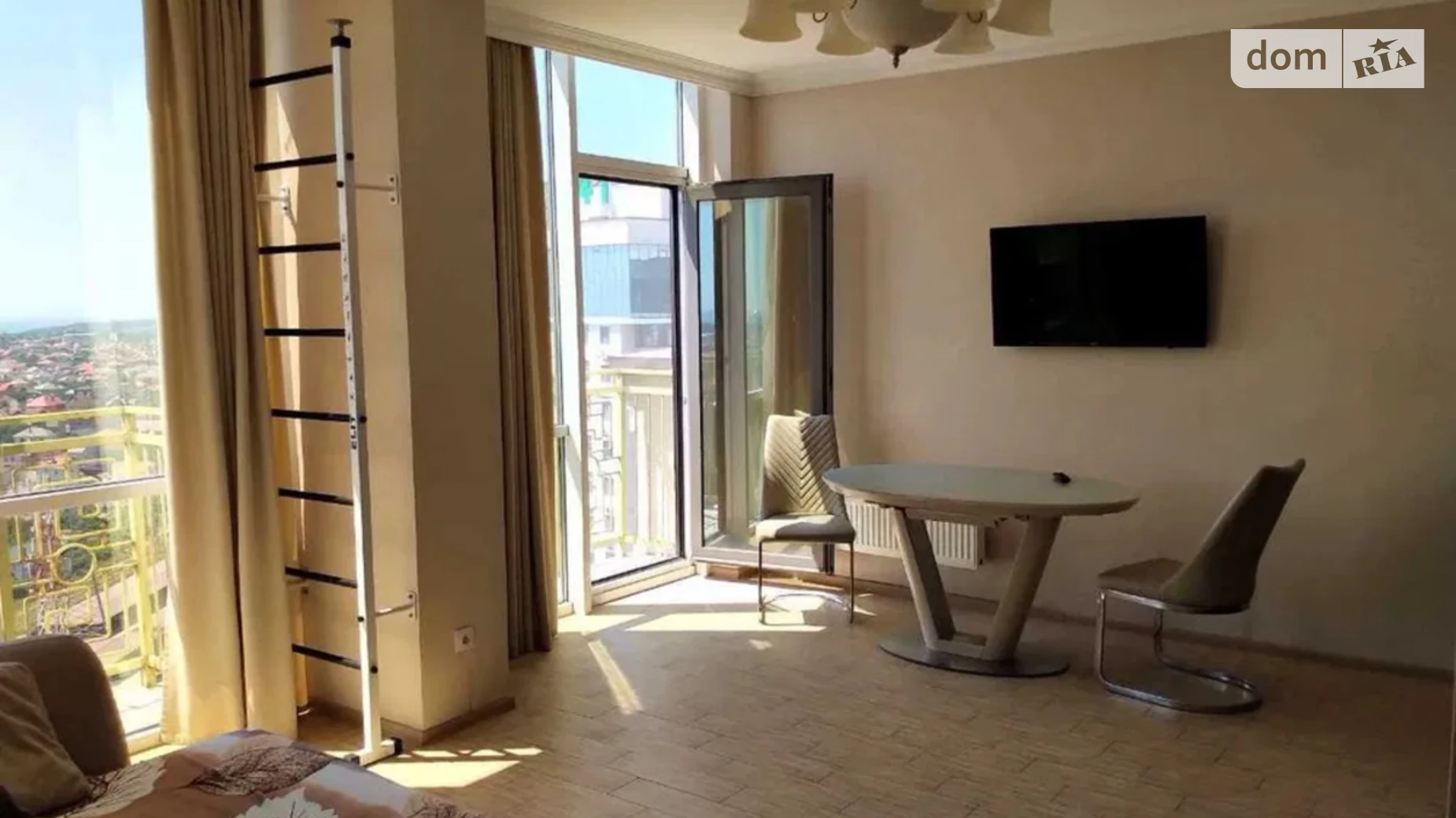 Сдается в аренду 1-комнатная квартира 65 кв. м в Одессе, ул. Жемчужная - фото 2