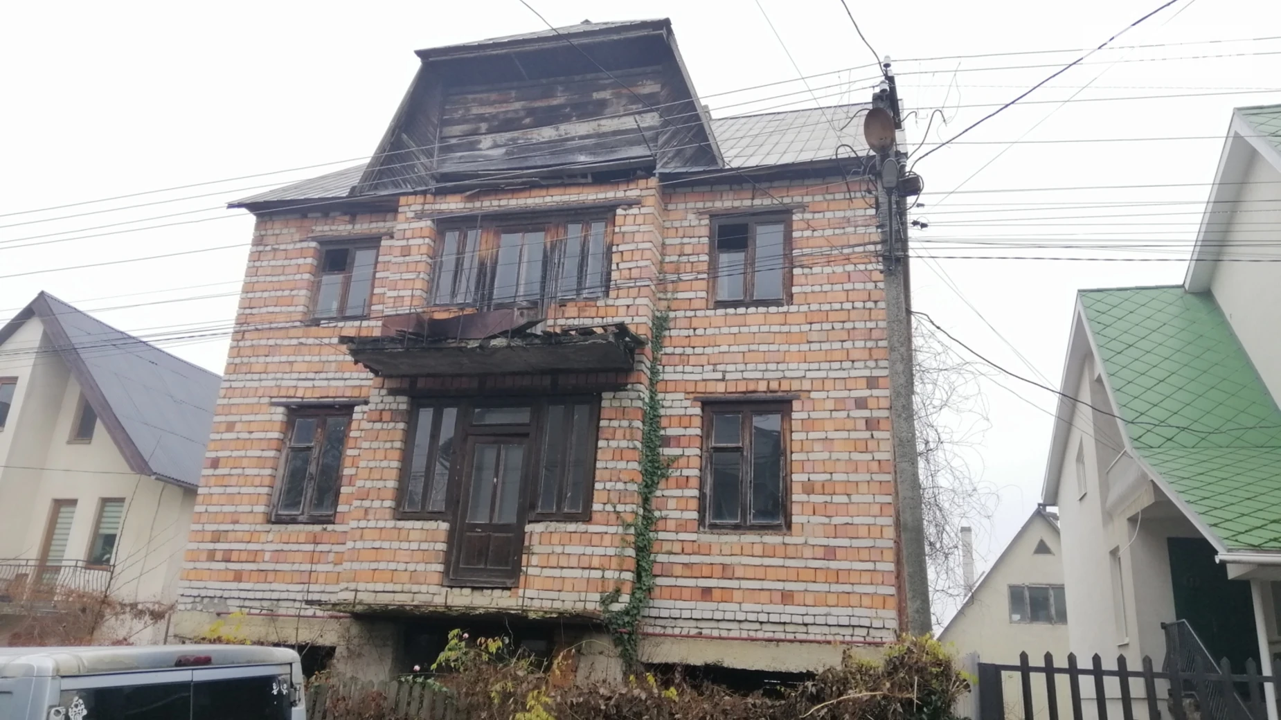 Продается дом на 3 этажа 230 кв. м с мебелью, цена: 100000 $ - фото 2