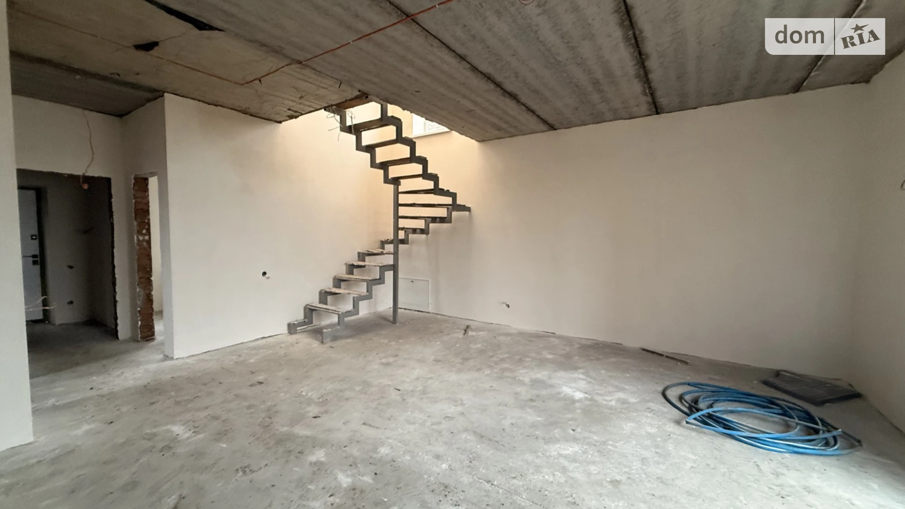 Продается дом на 2 этажа 110 кв. м с камином, цена: 88999 $ - фото 3