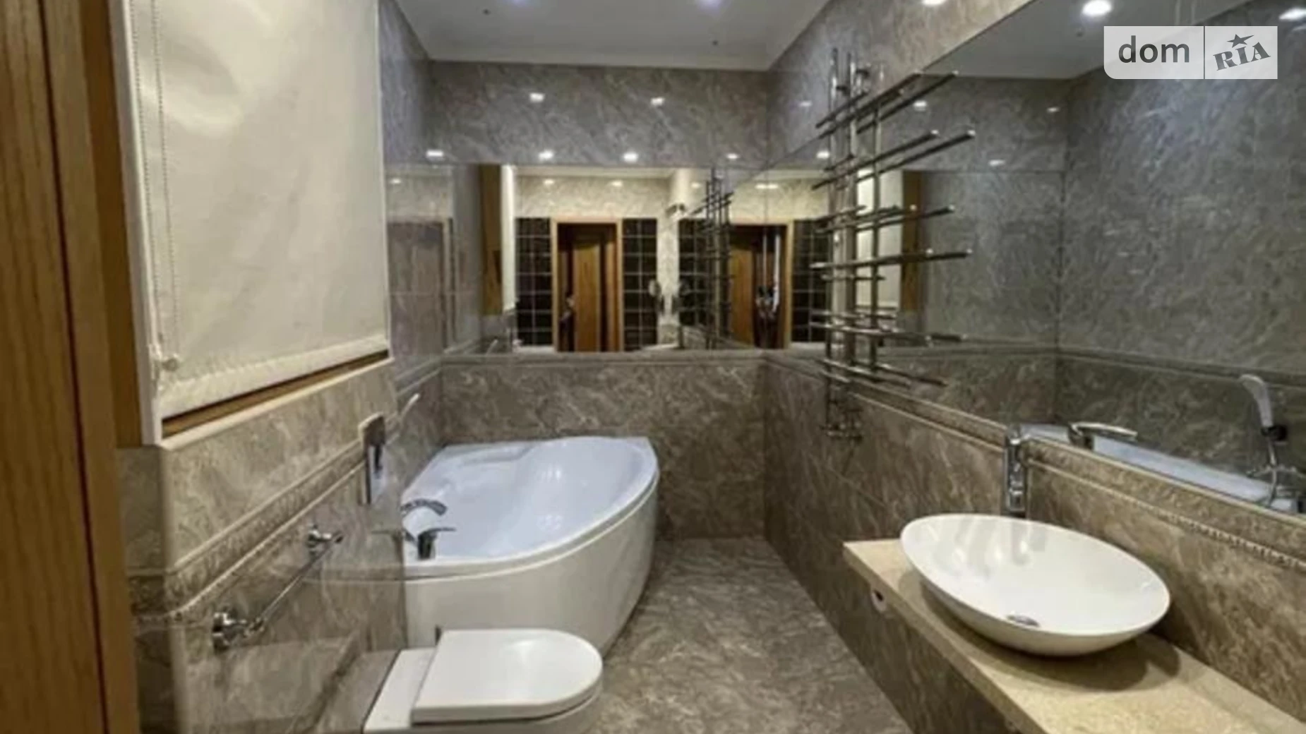 Продается дом на 2 этажа 200 кв. м с гаражом, цена: 230000 $ - фото 2