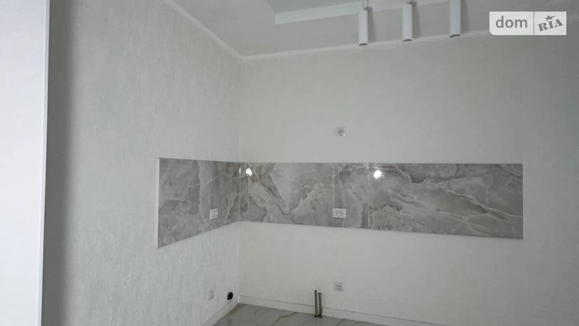 Продается дом на 2 этажа 140 кв. м с гаражом, цена: 145000 $ - фото 2