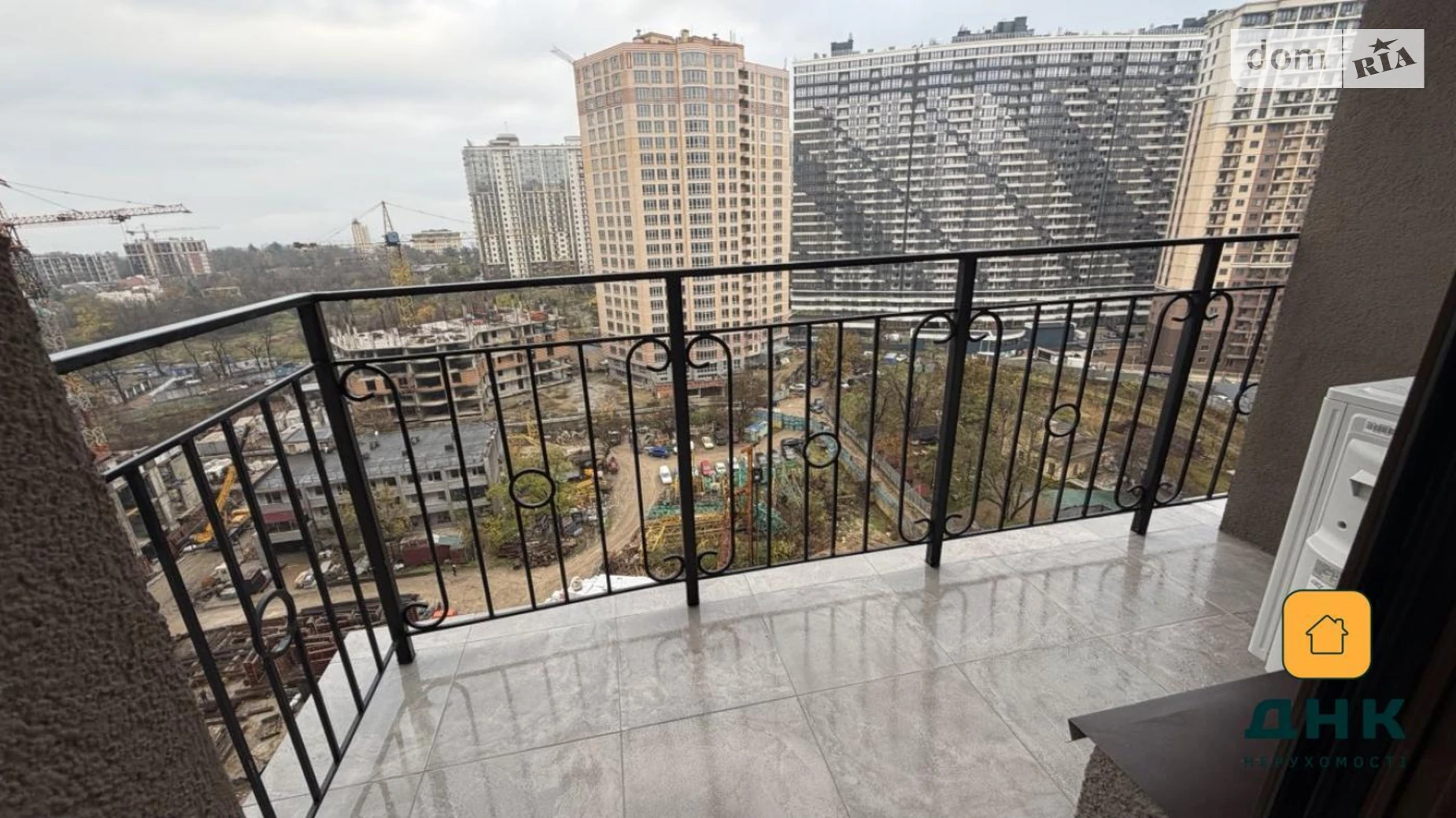 Продається 2-кімнатна квартира 67 кв. м у Одесі, вул. Генуезька, 1/1 - фото 2