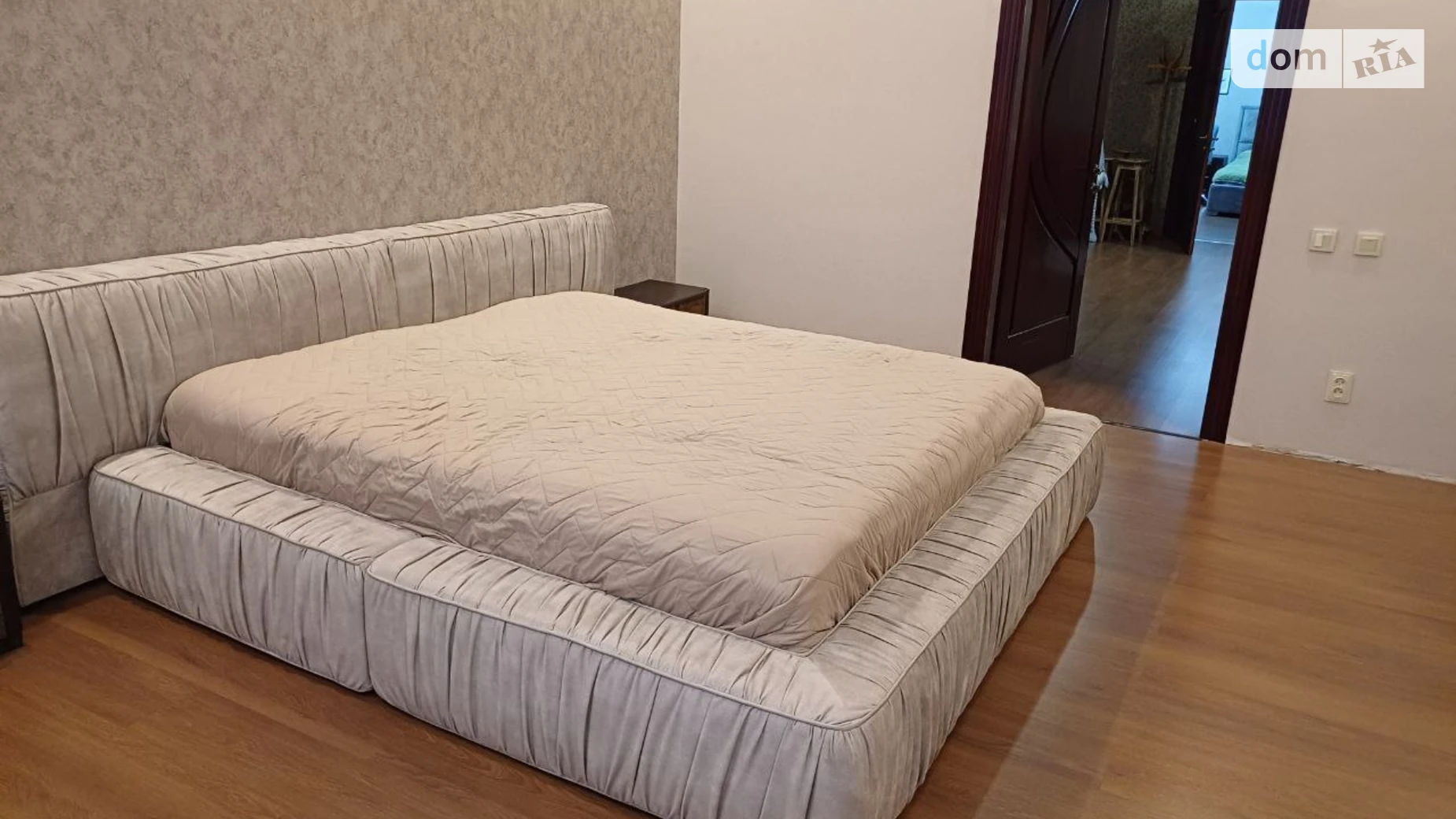 Продается дом на 2 этажа 206 кв. м с подвалом, цена: 145000 $ - фото 2