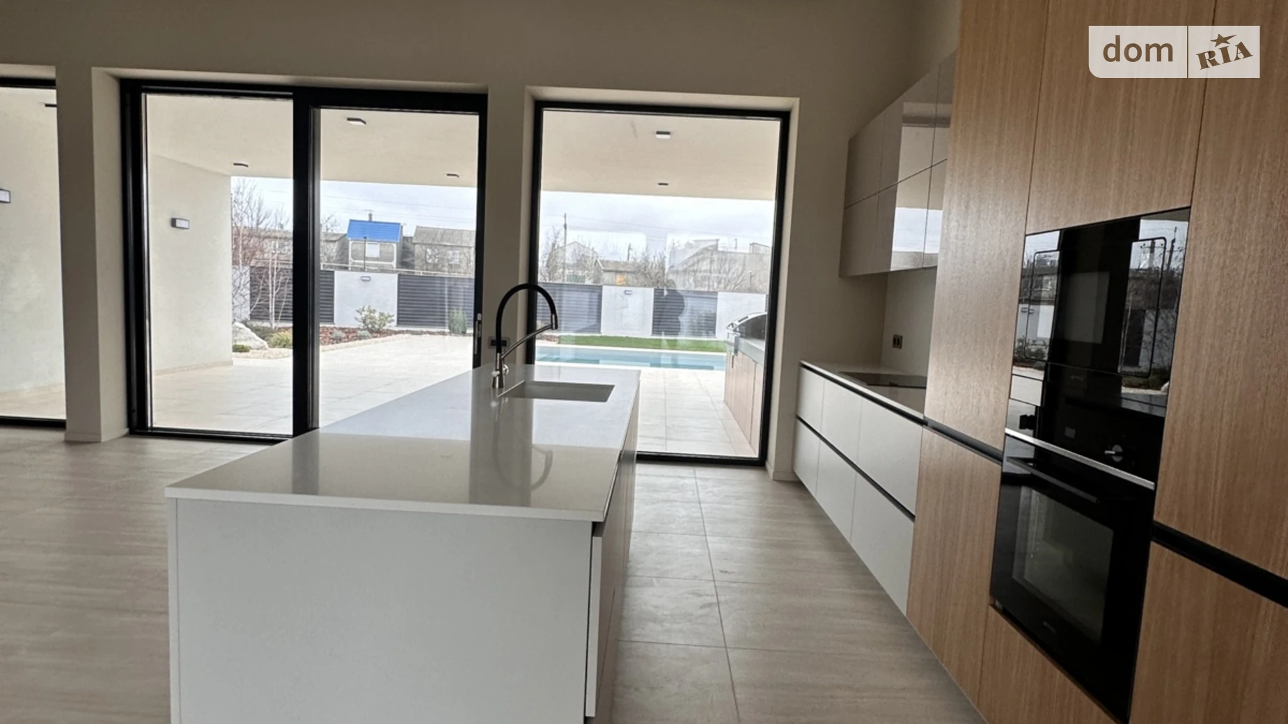 Продается одноэтажный дом 180 кв. м с подвалом, цена: 950000 $ - фото 2