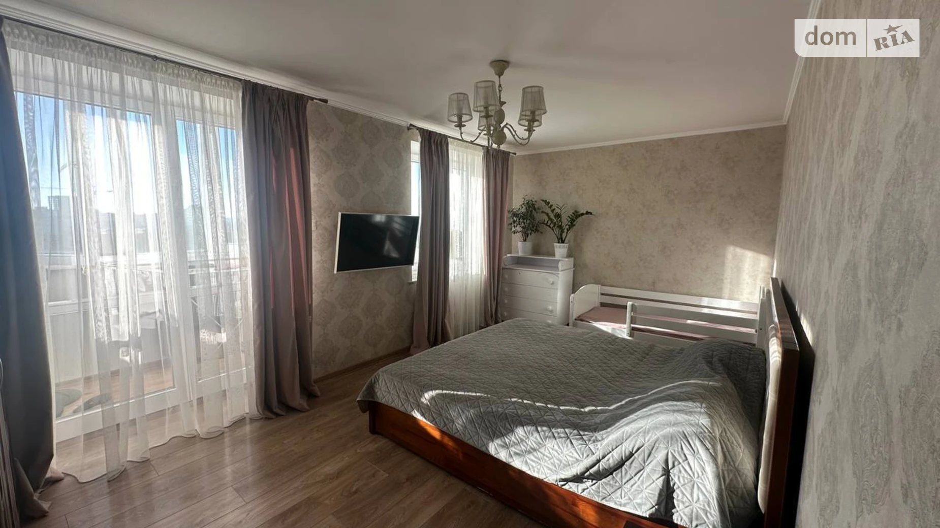 Продается 2-комнатная квартира 70.7 кв. м в Ровно, ул. Соборная - фото 2